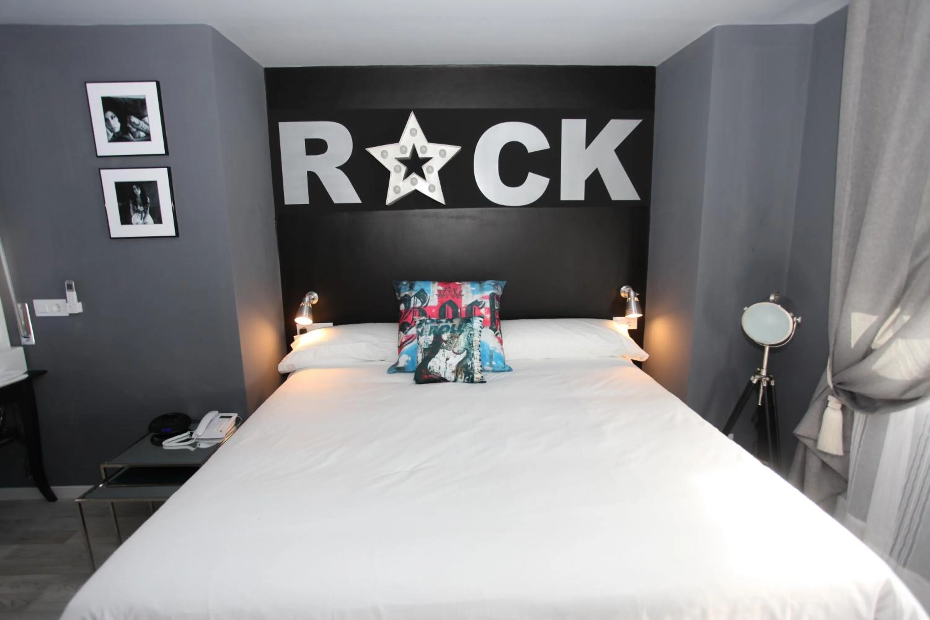 Photo of the whole room, Bed in Hotel Rock Star