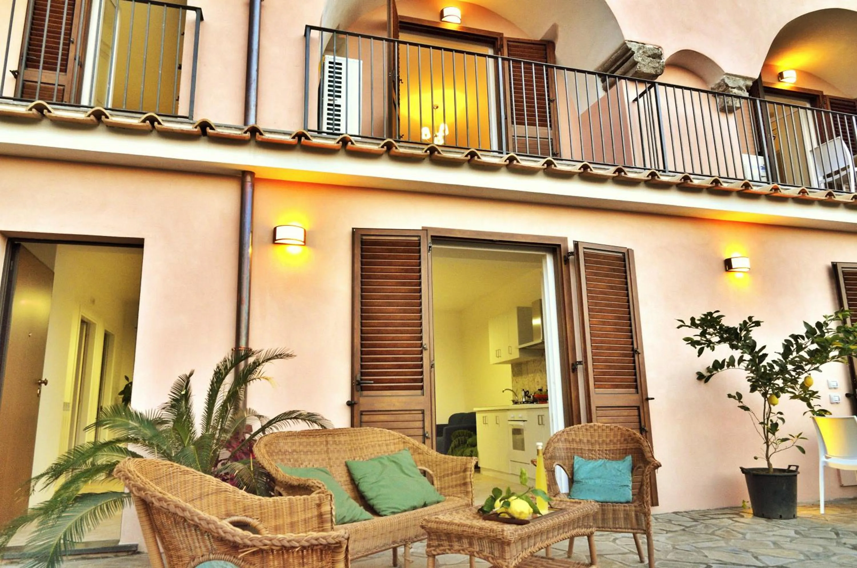 Facade/entrance in Lemon Flats Sorrento