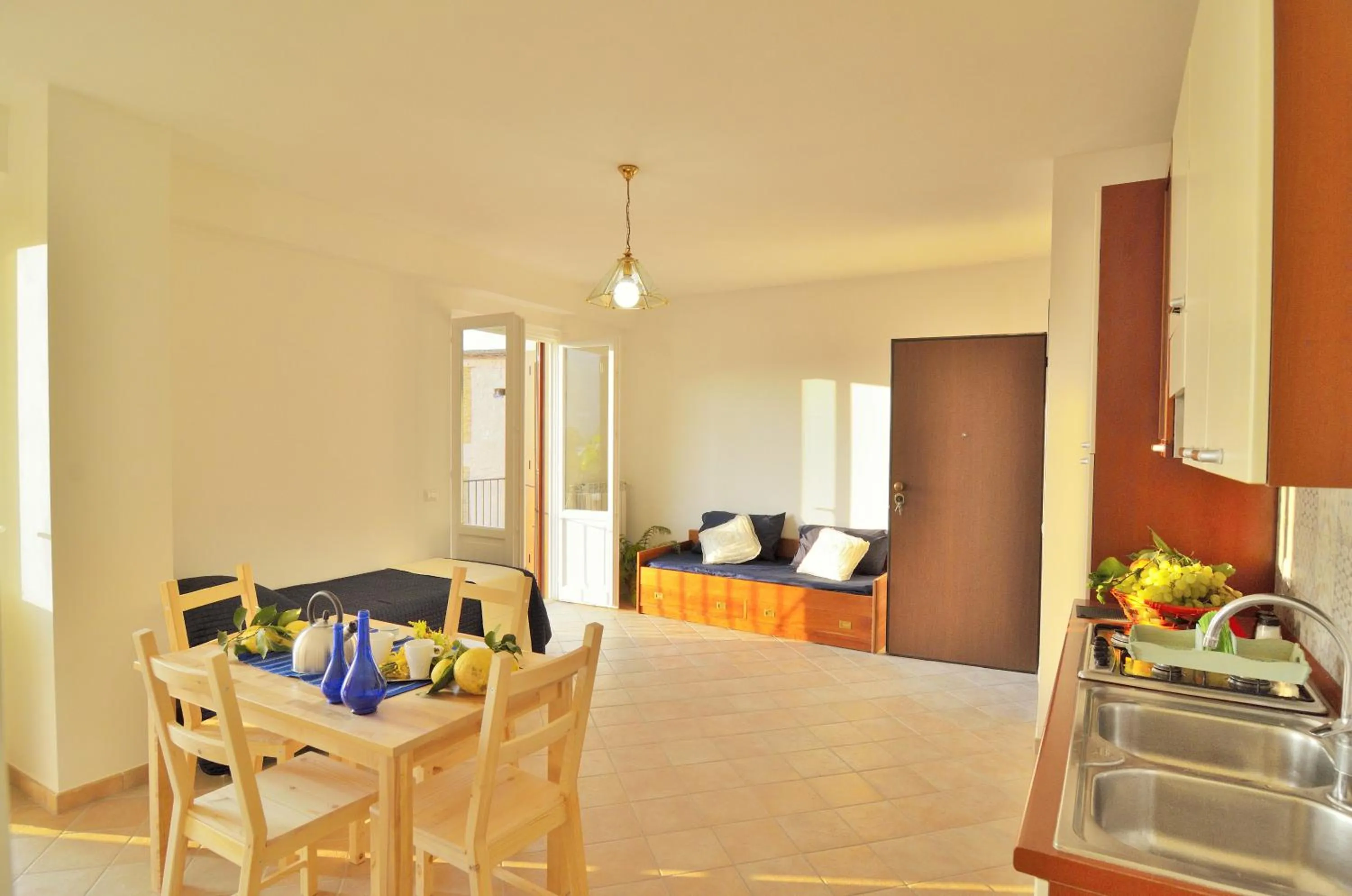 Photo of the whole room in Lemon Flats Sorrento