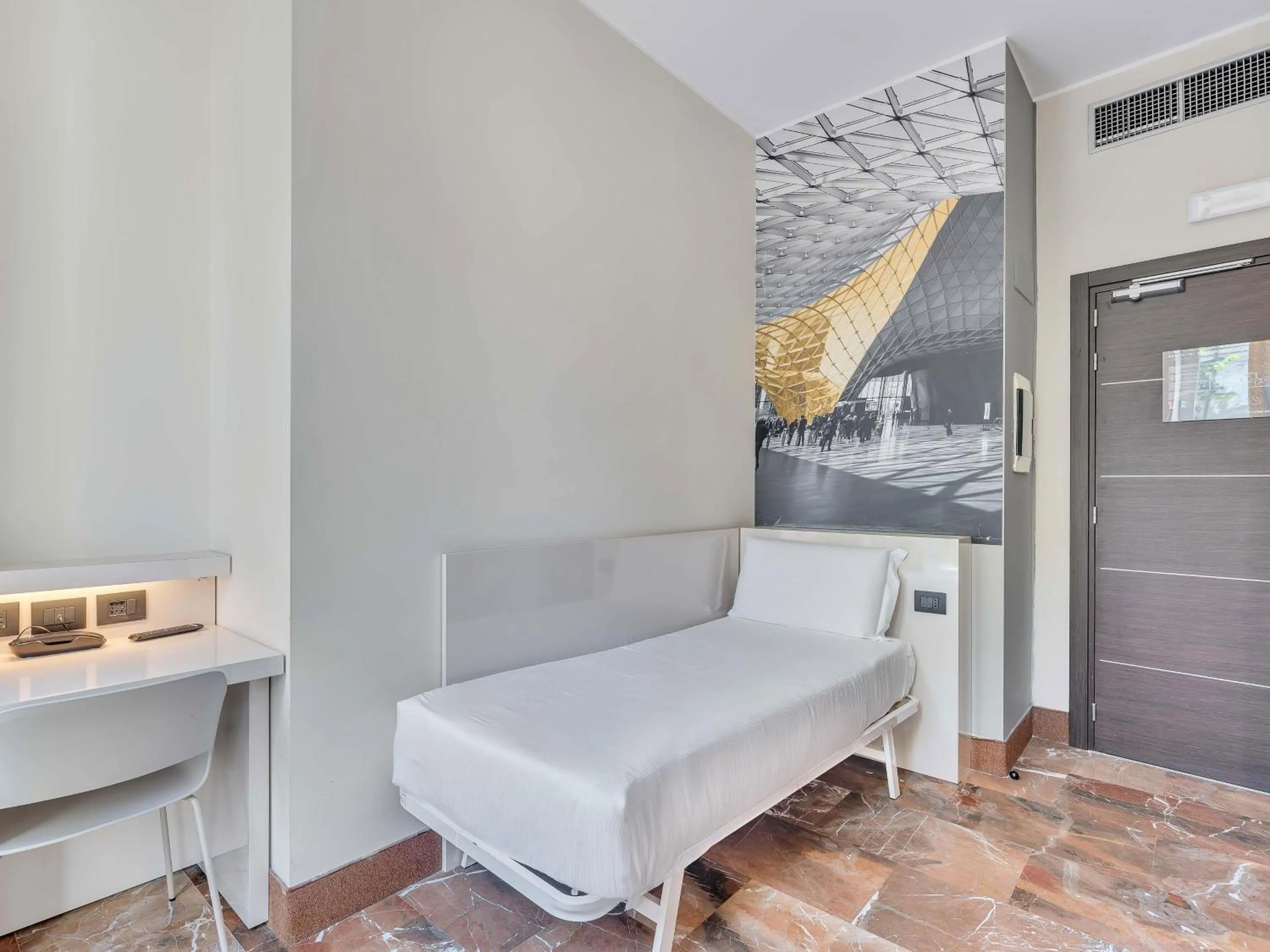 Photo of the whole room in B&B Hotel Milano Sant'Ambrogio