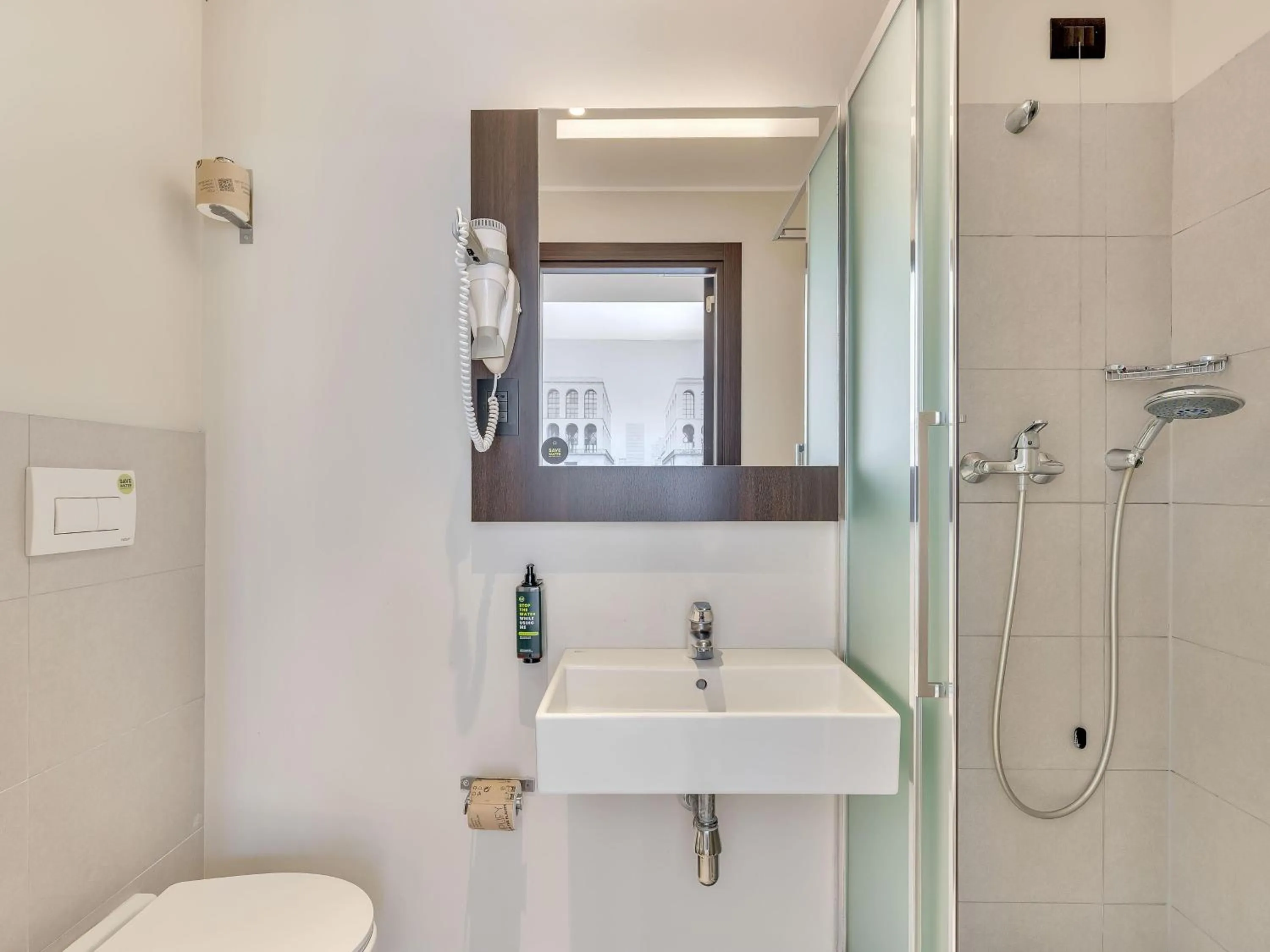 Bathroom in B&B Hotel Milano Sant'Ambrogio