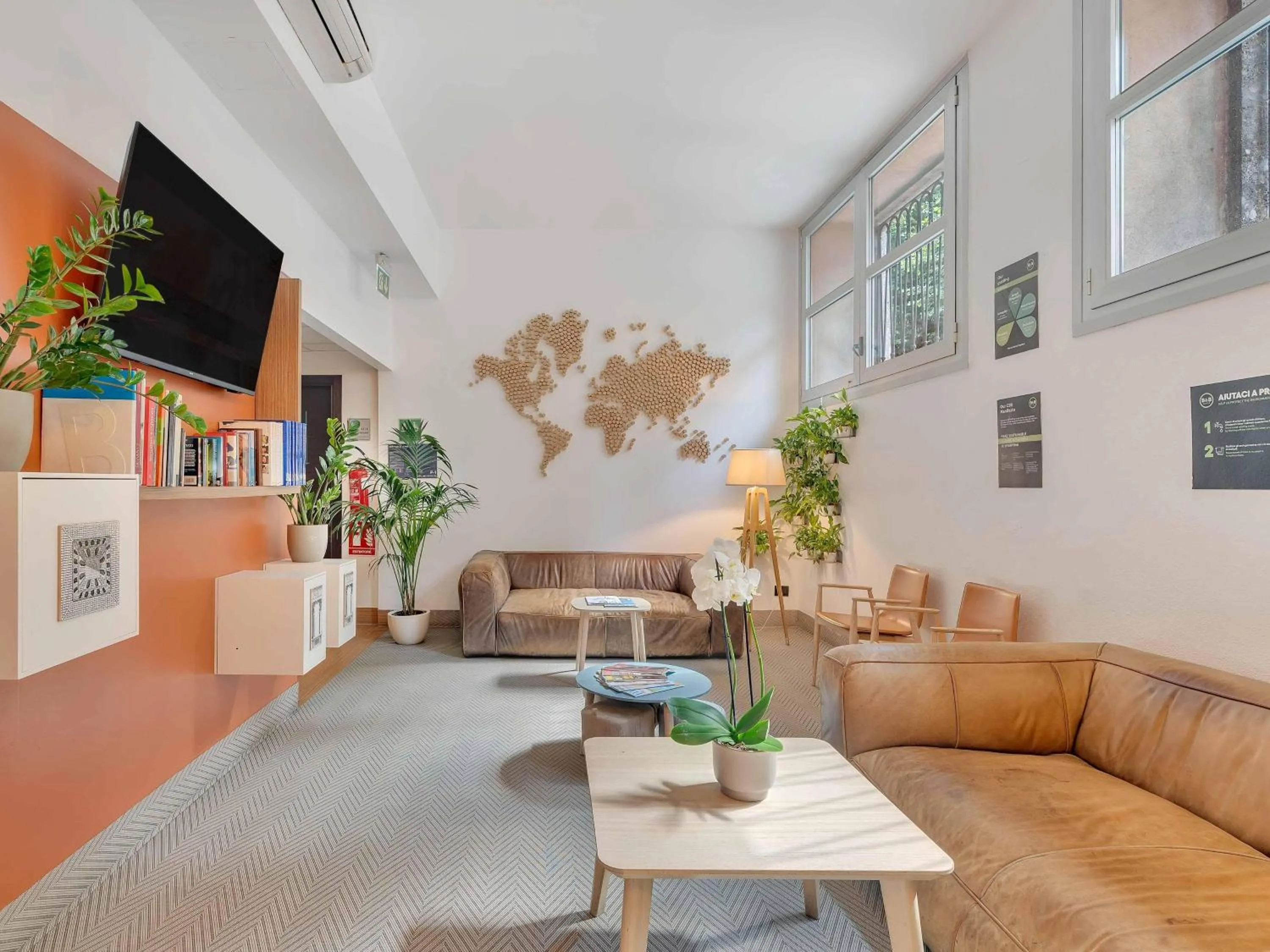 Lobby or reception in B&B Hotel Milano Sant'Ambrogio