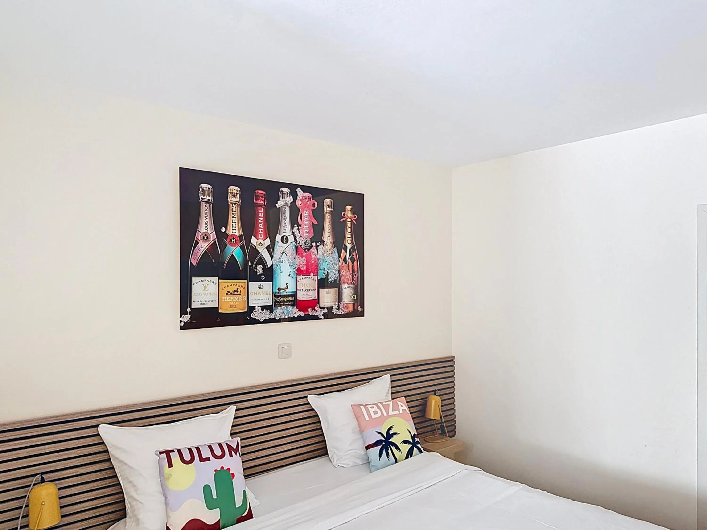 Bed in Slina Hotel Brussels