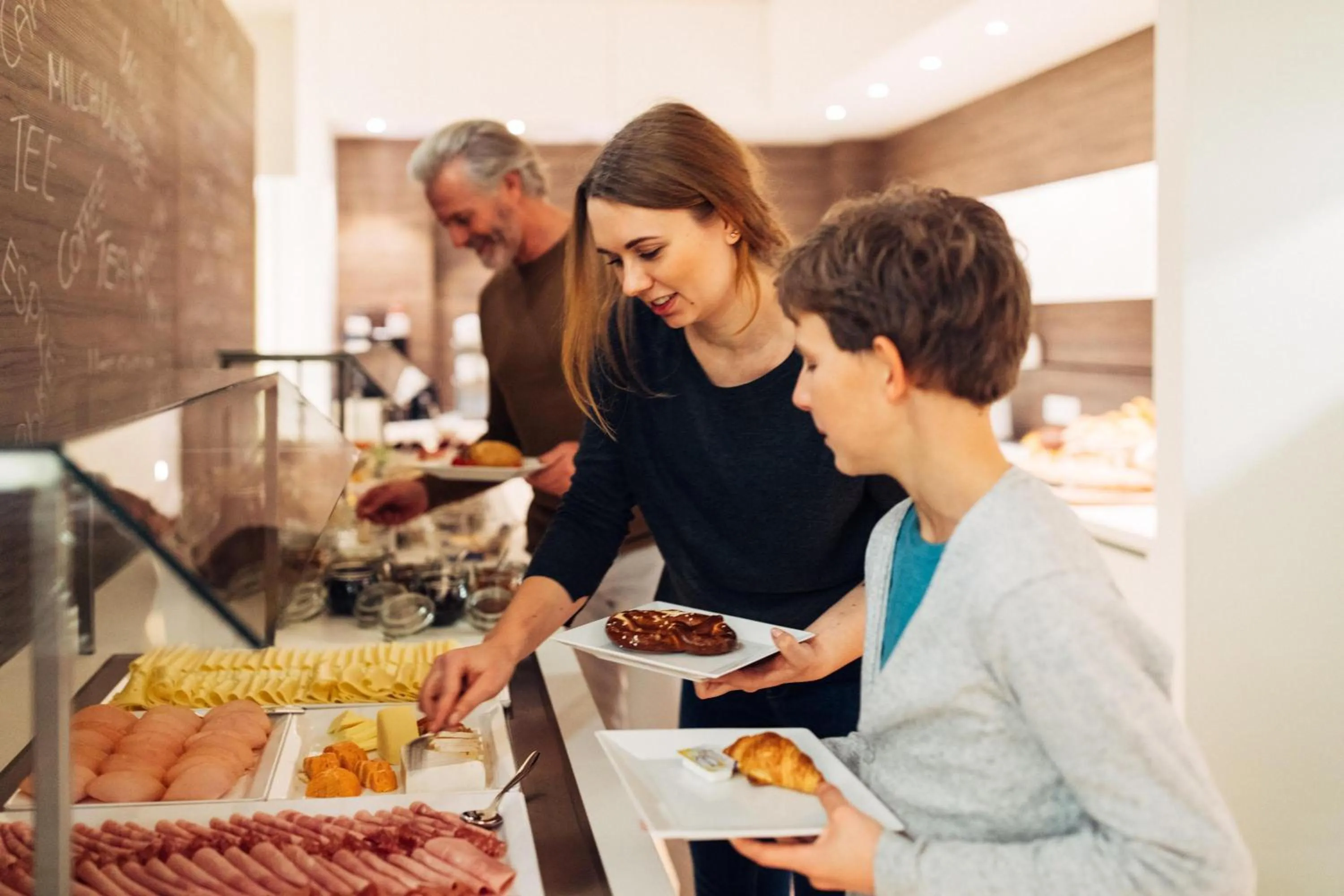 Restaurant/places to eat in harry's home München hotel & apartments