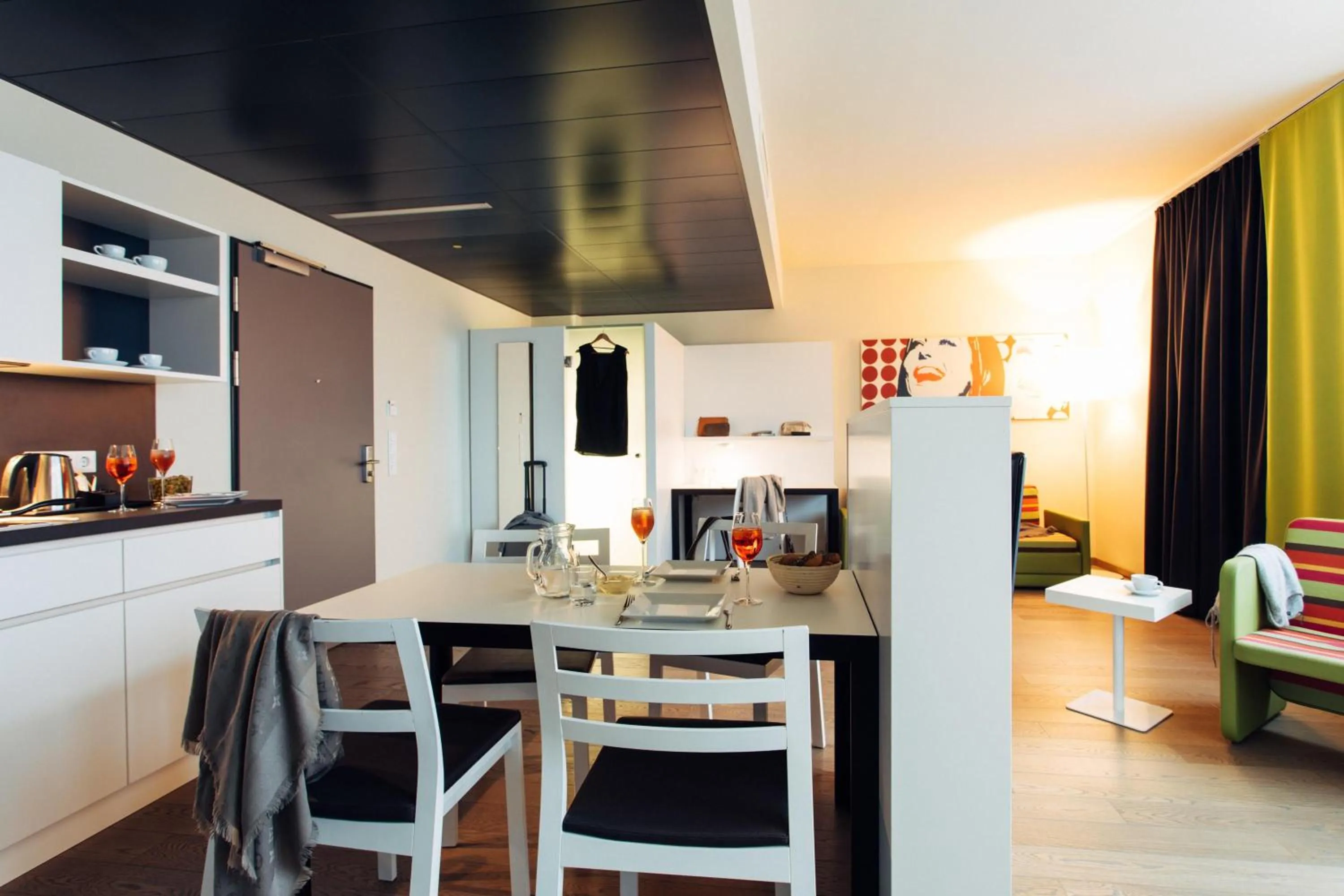 Photo of the whole room in harry's home München hotel & apartments