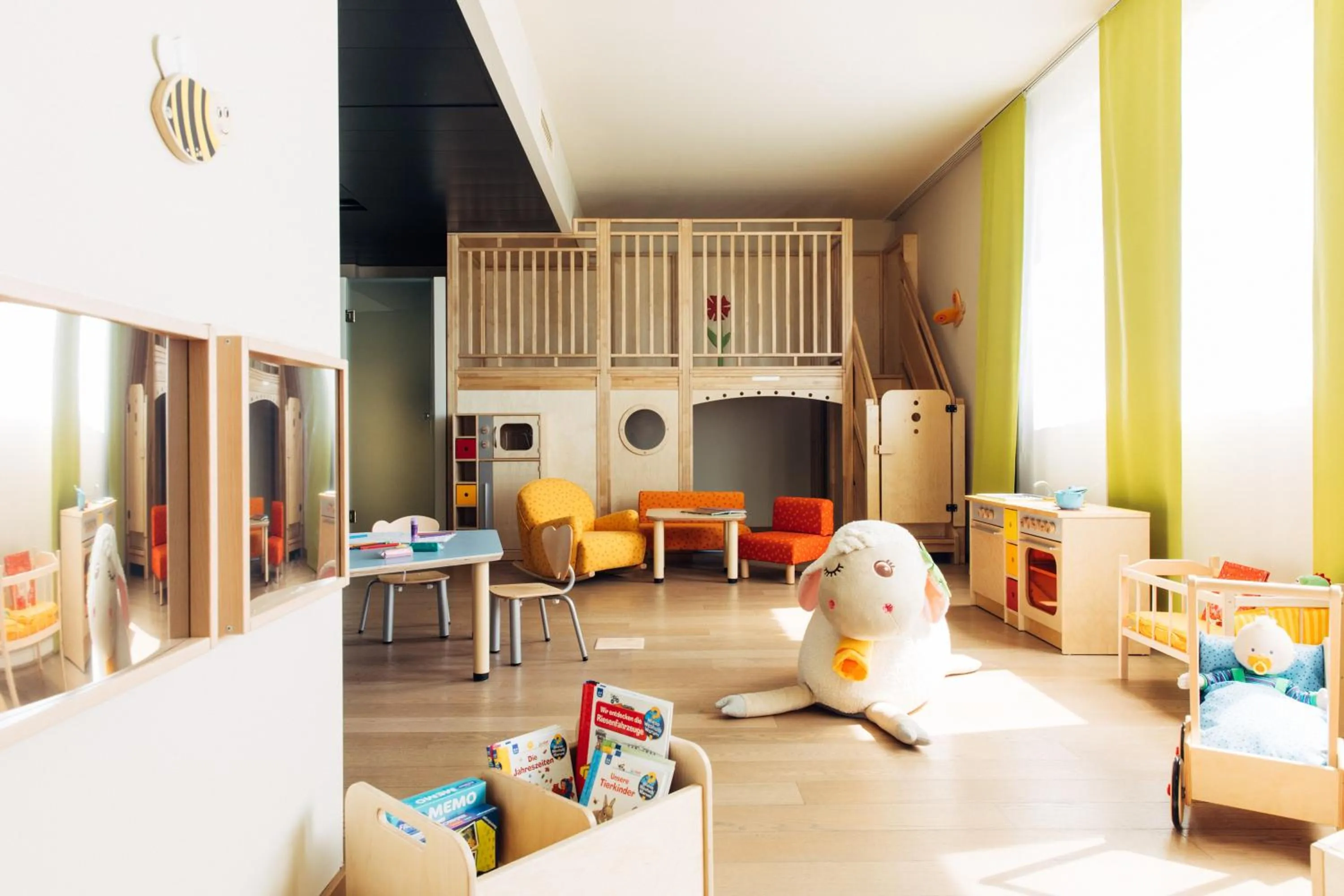 Children play ground, Bed in harry's home München hotel & apartments