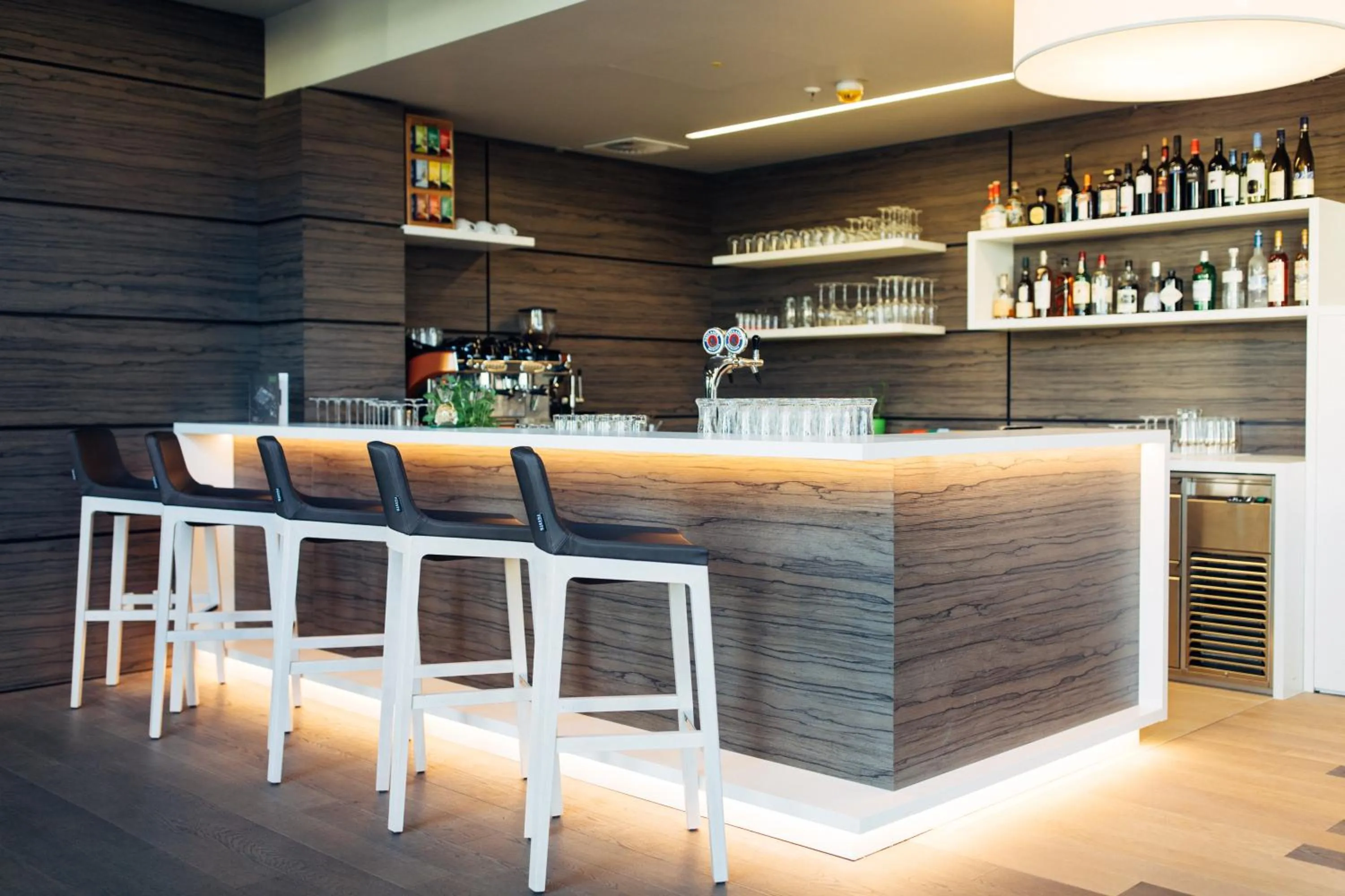 Lounge or bar in harry's home München hotel & apartments