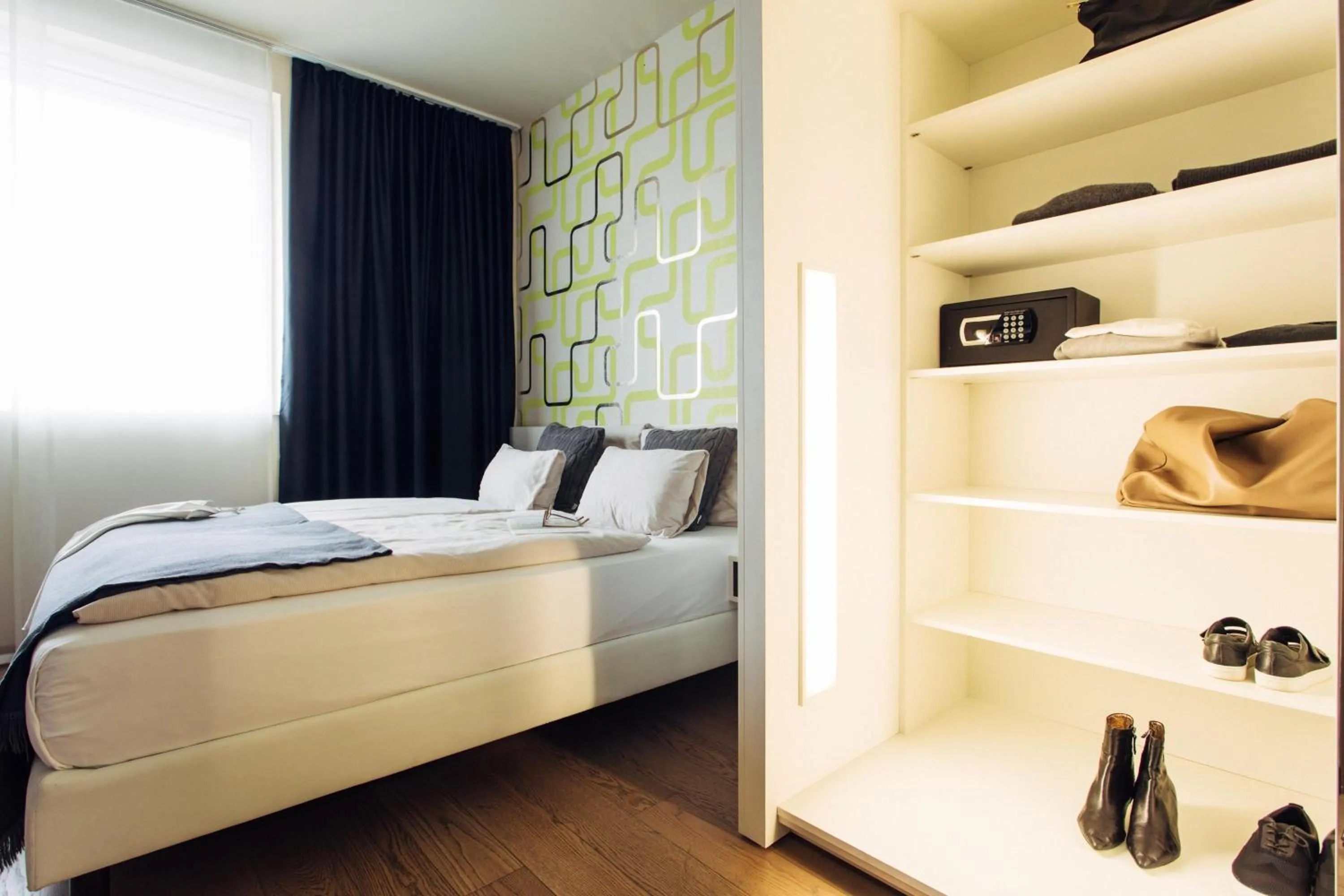 Photo of the whole room, Bed in harry's home München hotel & apartments