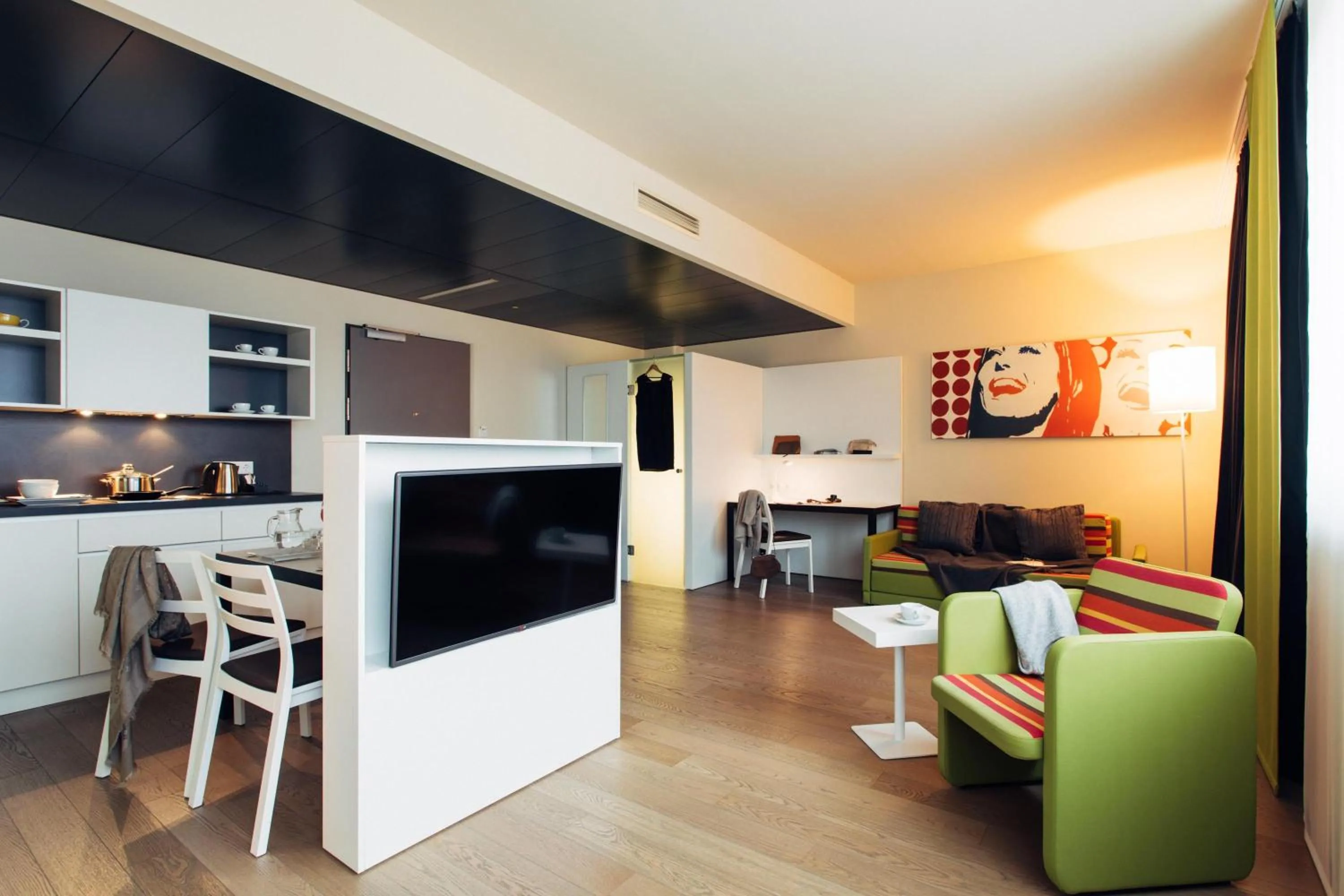 Photo of the whole room in harry's home München hotel & apartments