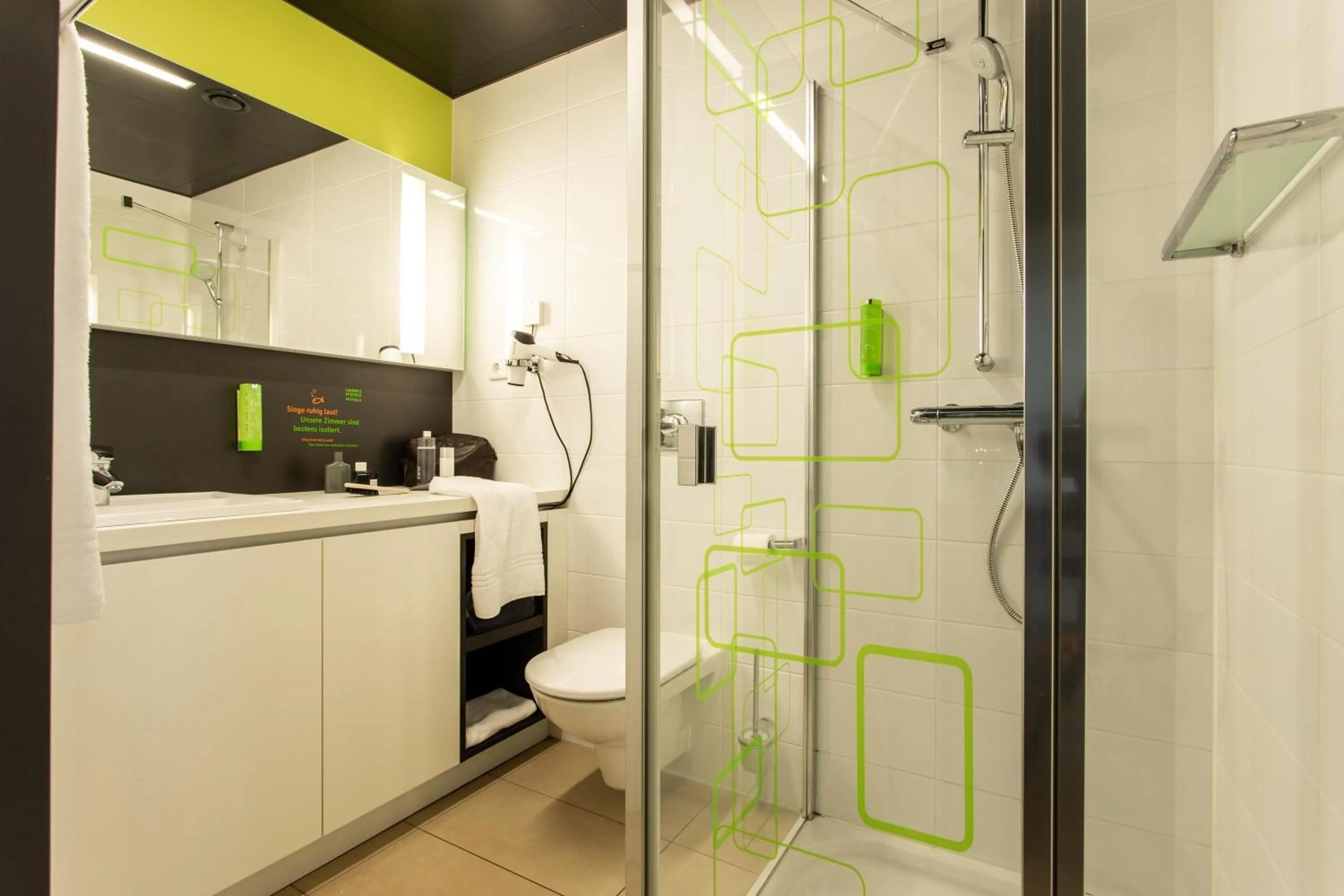 Bathroom in harry's home München hotel & apartments