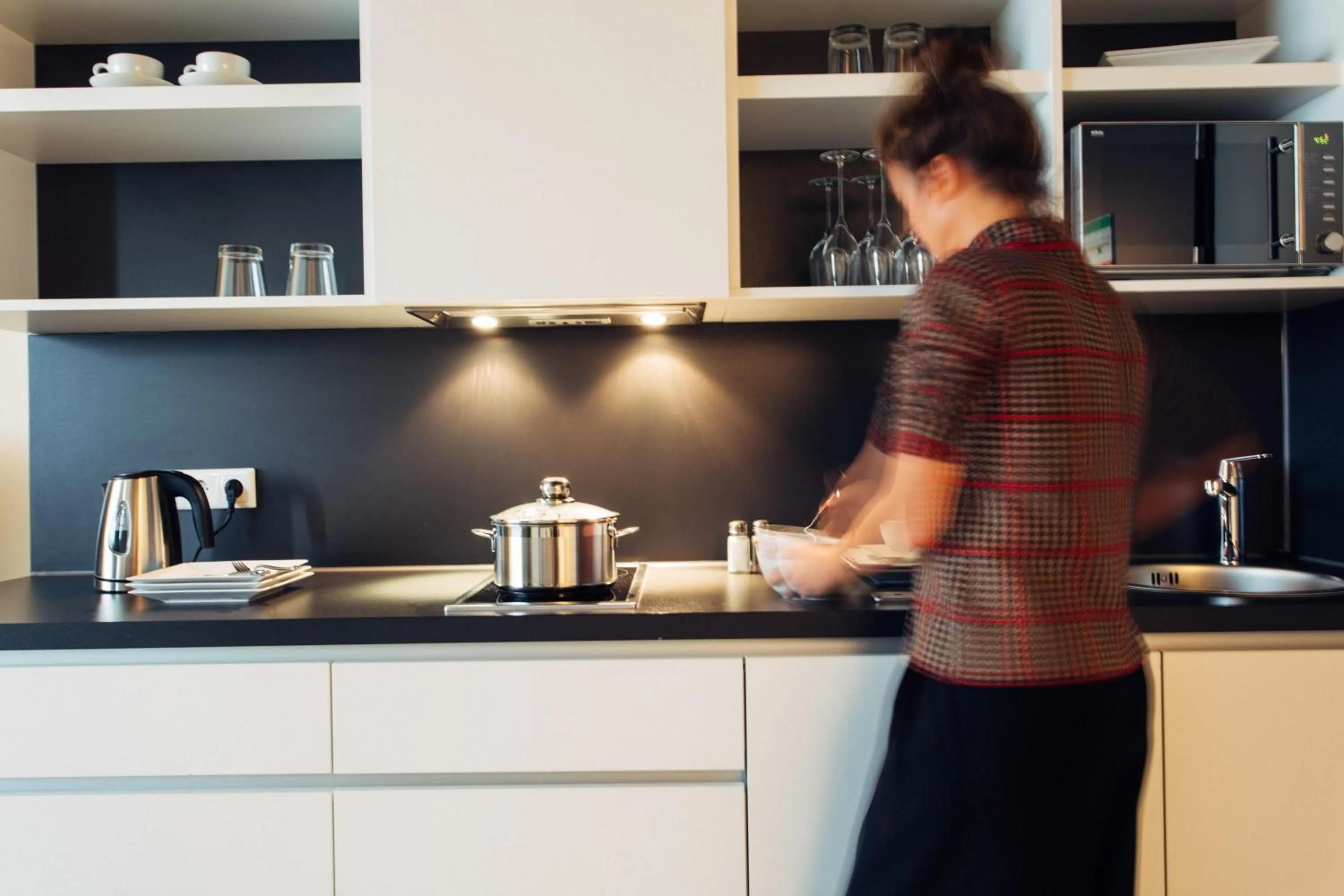 Kitchen or kitchenette in harry's home München hotel & apartments