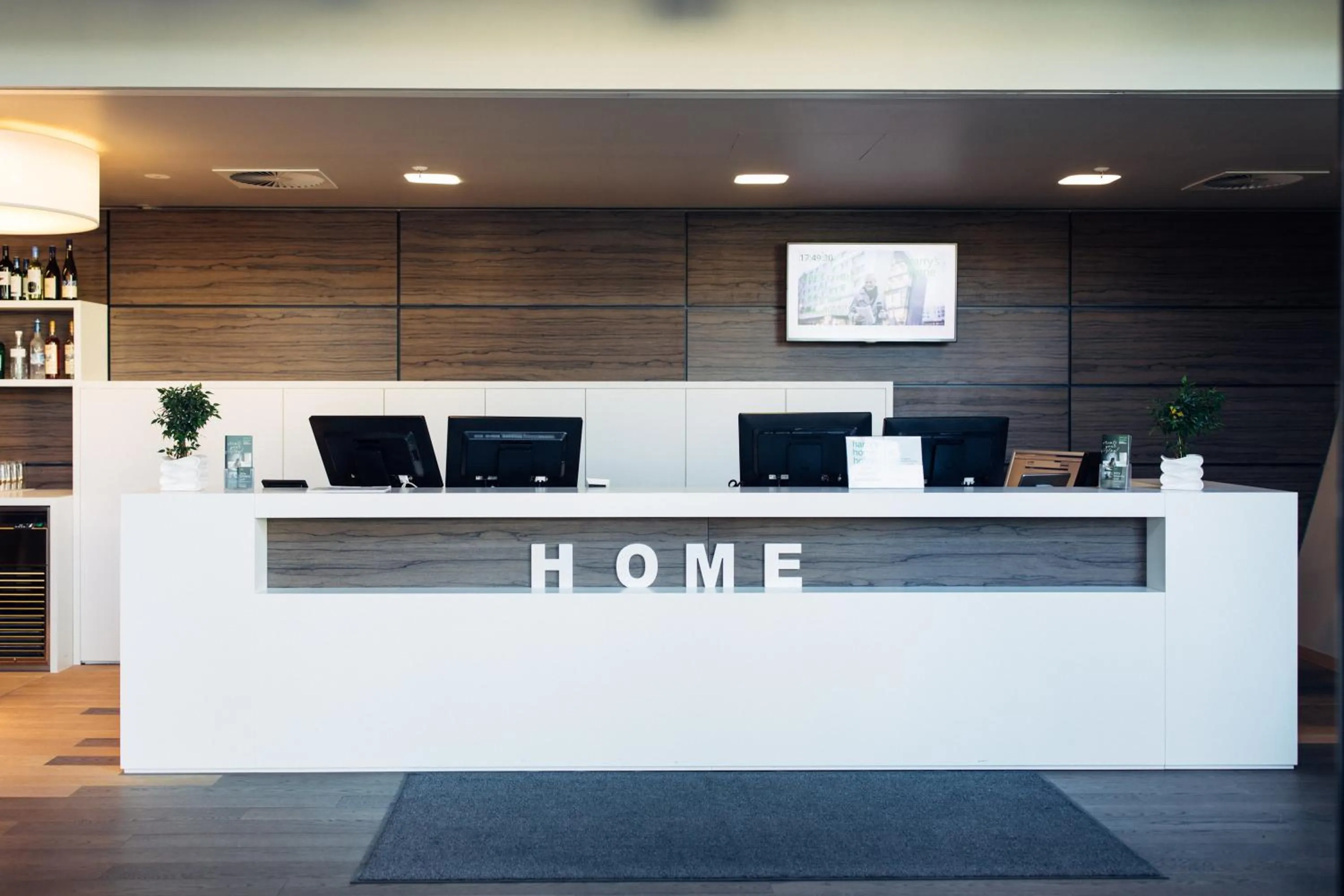 Lobby or reception in harry's home München hotel & apartments