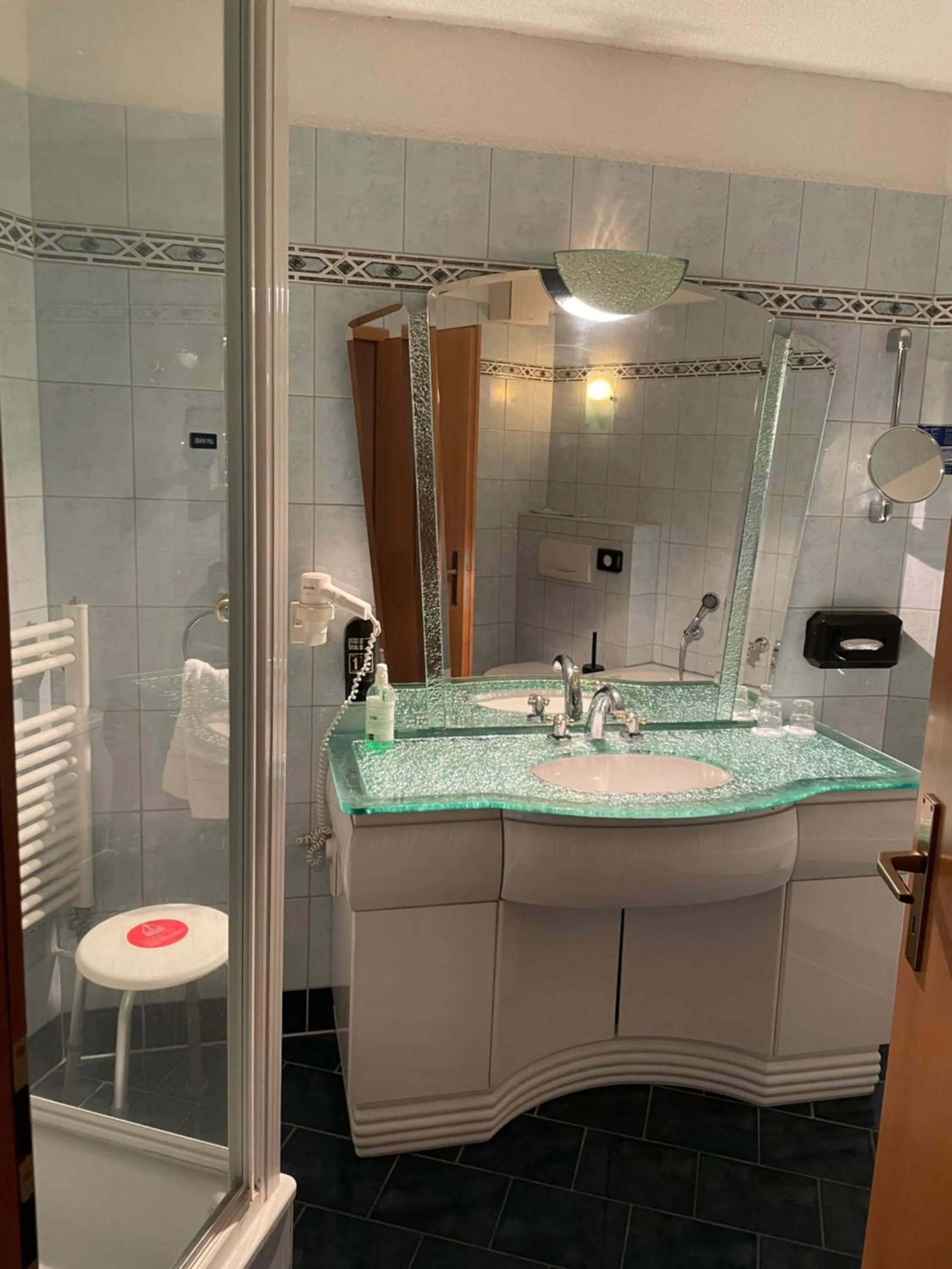 Shower in TRIP INN Axxon Hotel