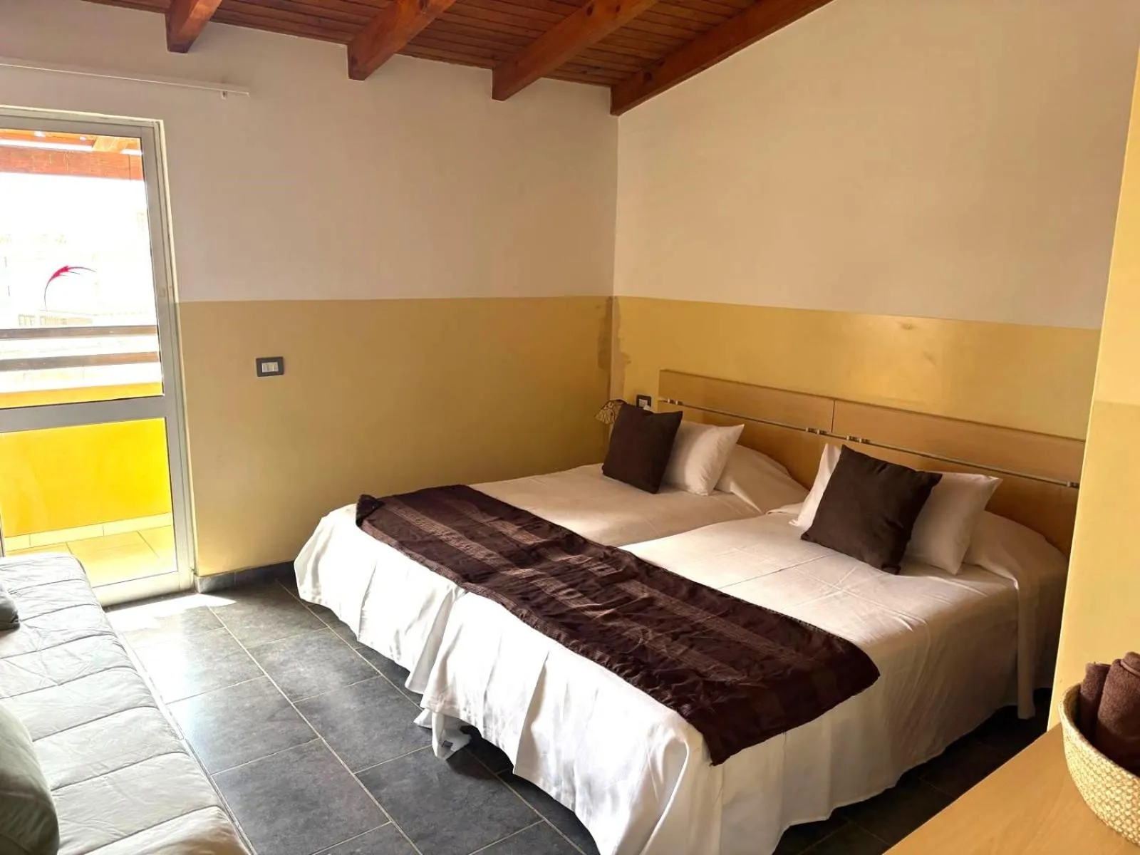 Twin Room with Balcony in Pensao Porta do Vento