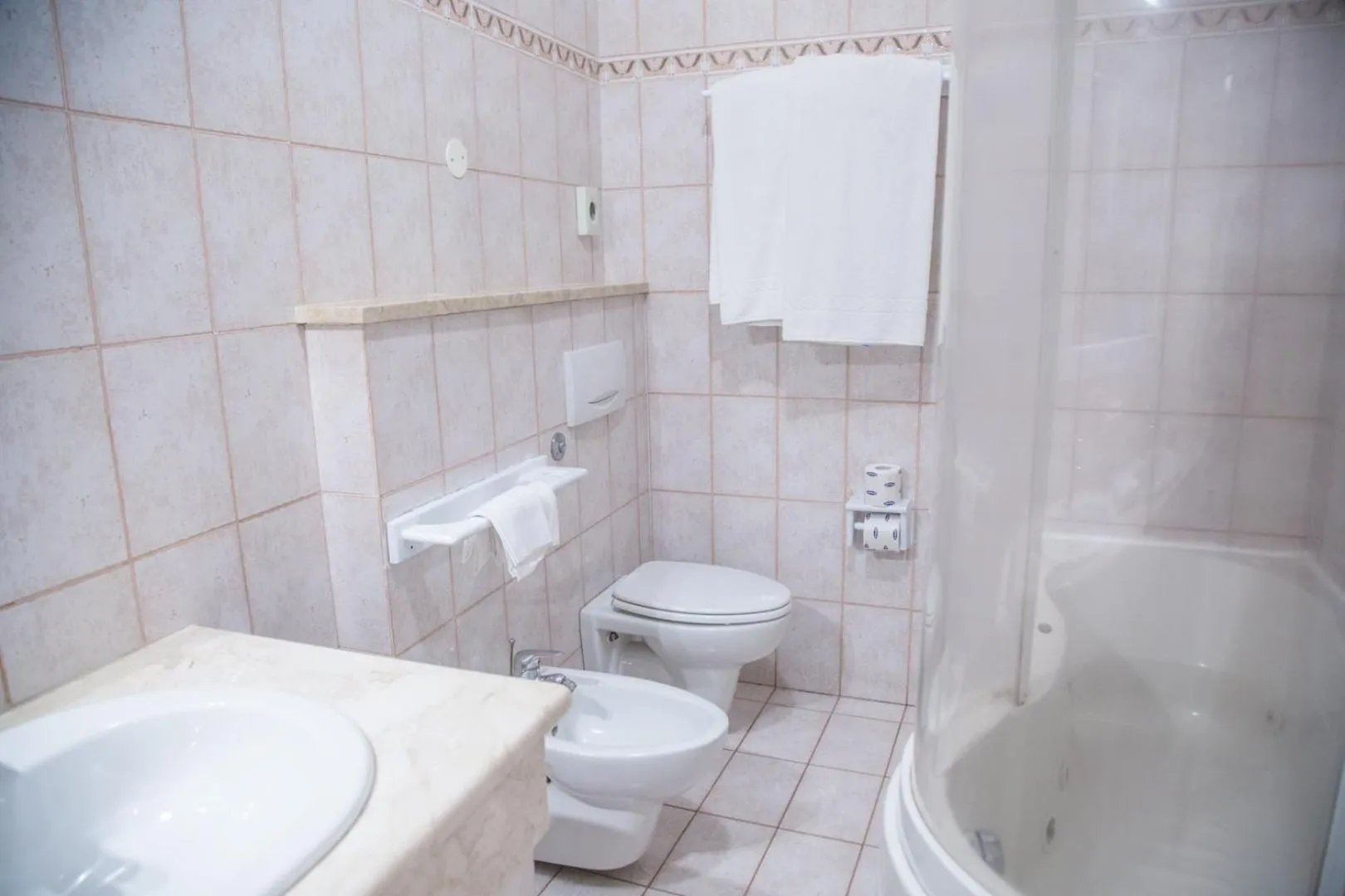 Bathroom in Assinos Palace Hotel