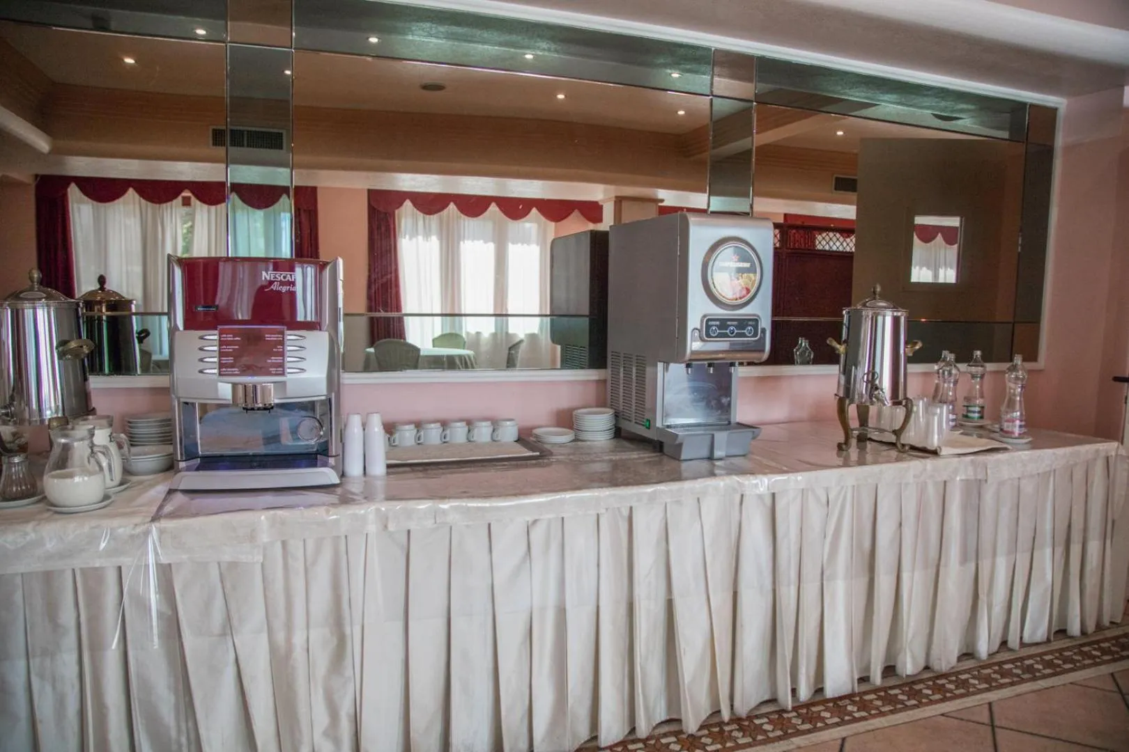 Restaurant/places to eat in Assinos Palace Hotel