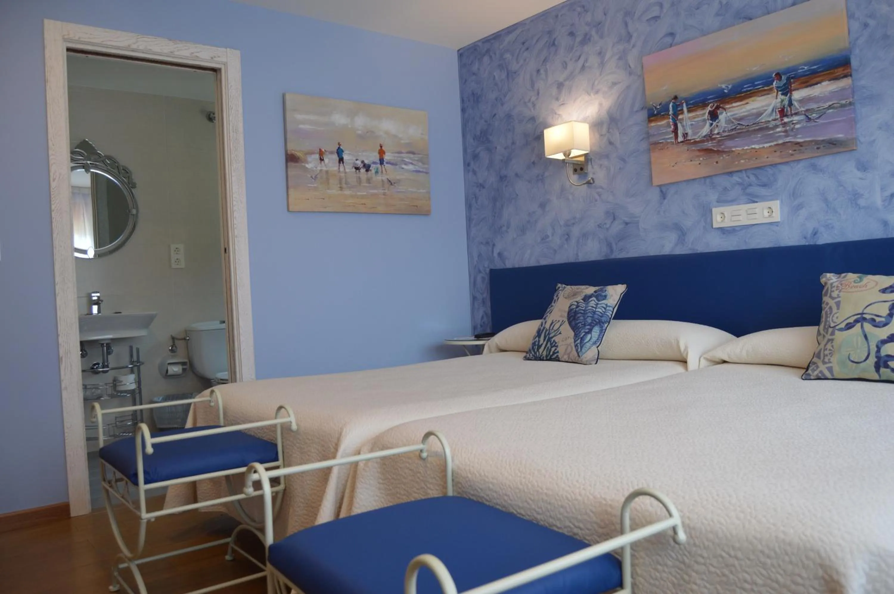 Photo of the whole room, Bed in Hotel el Pinar