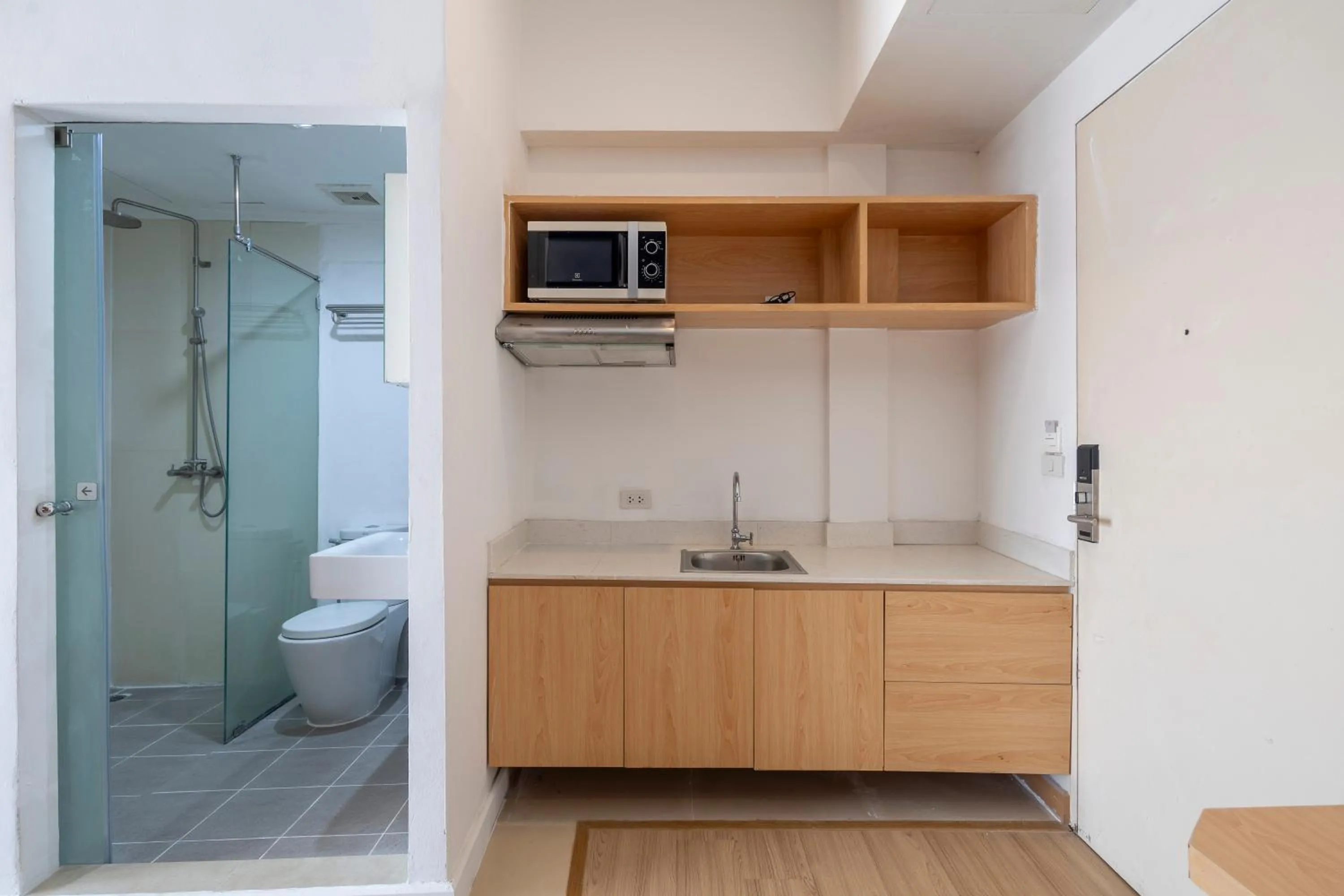 Kitchen or kitchenette in GP House Express Sukhumvit 81