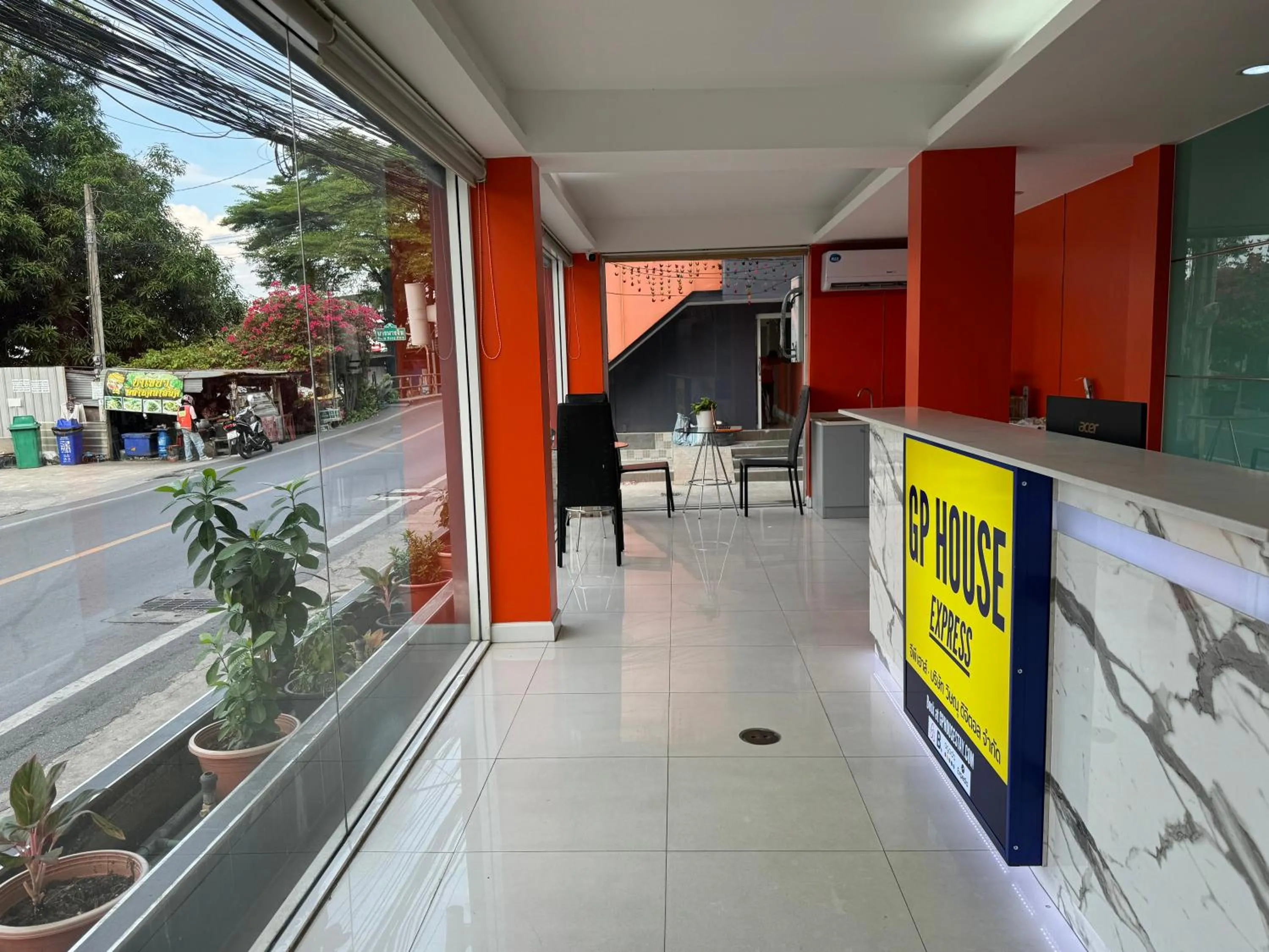 Lobby or reception in GP House Express Sukhumvit 81