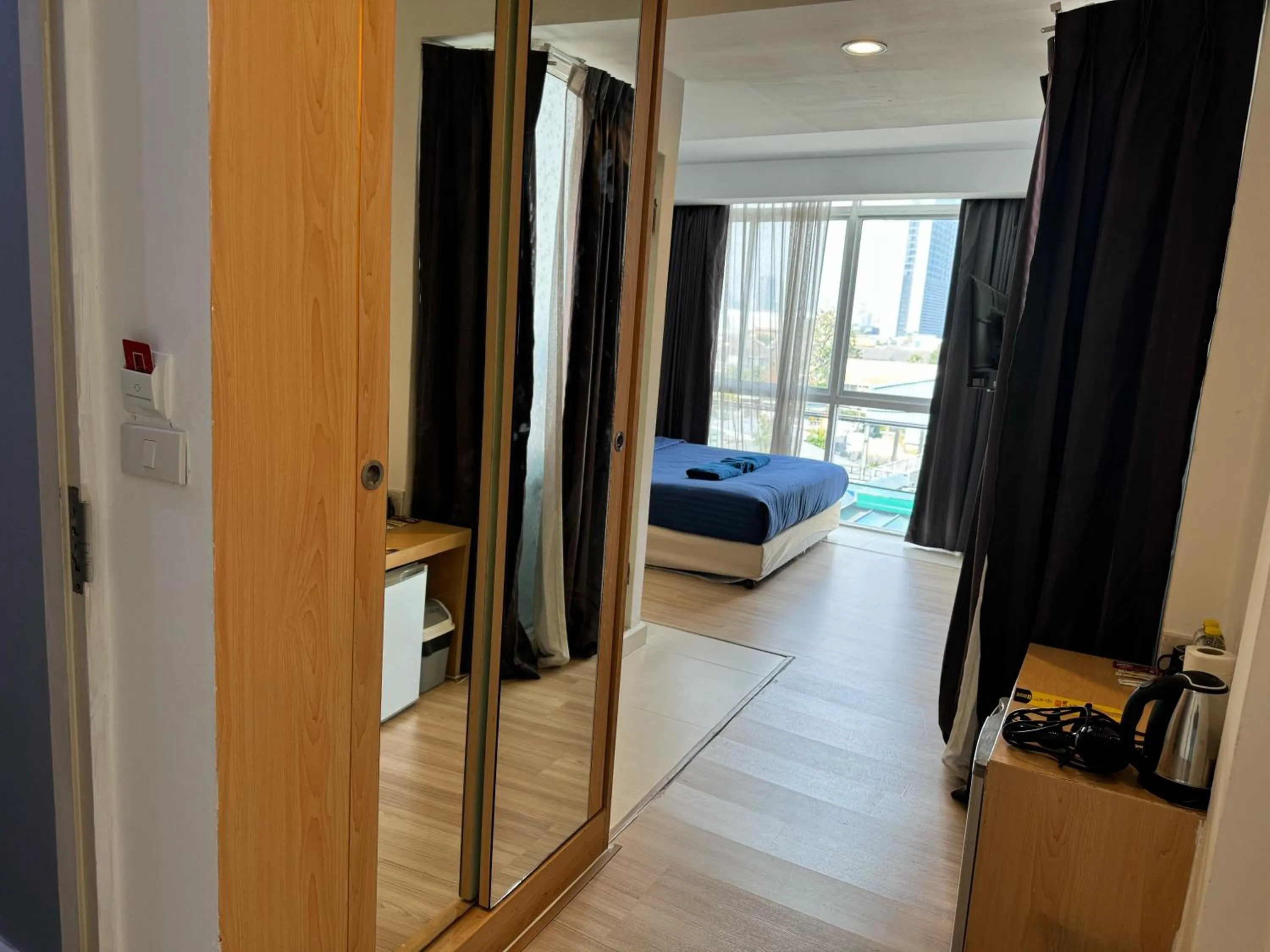 wardrobe, Bed in GP House Express Sukhumvit 81