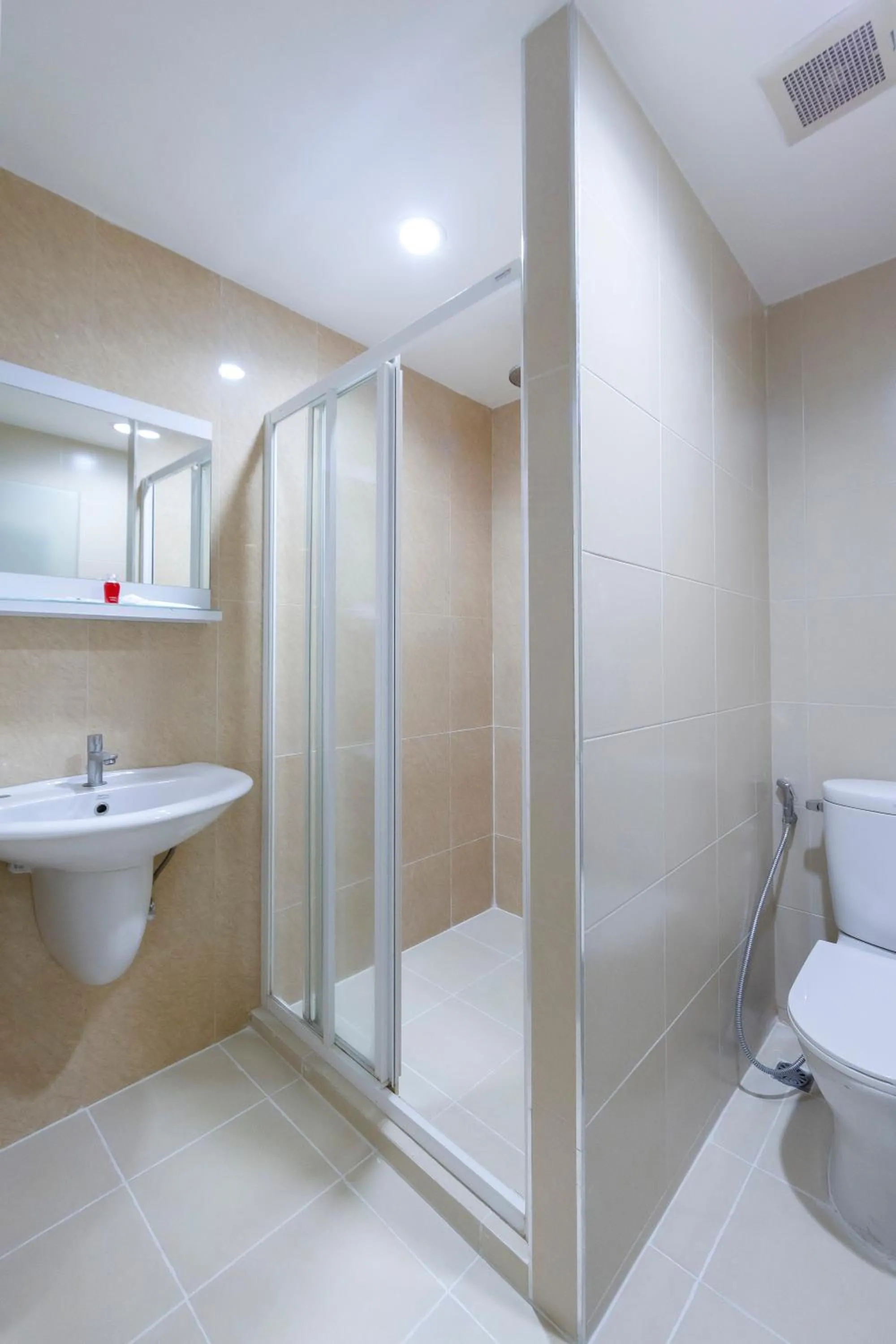 Shower in GP House Express Sukhumvit 81