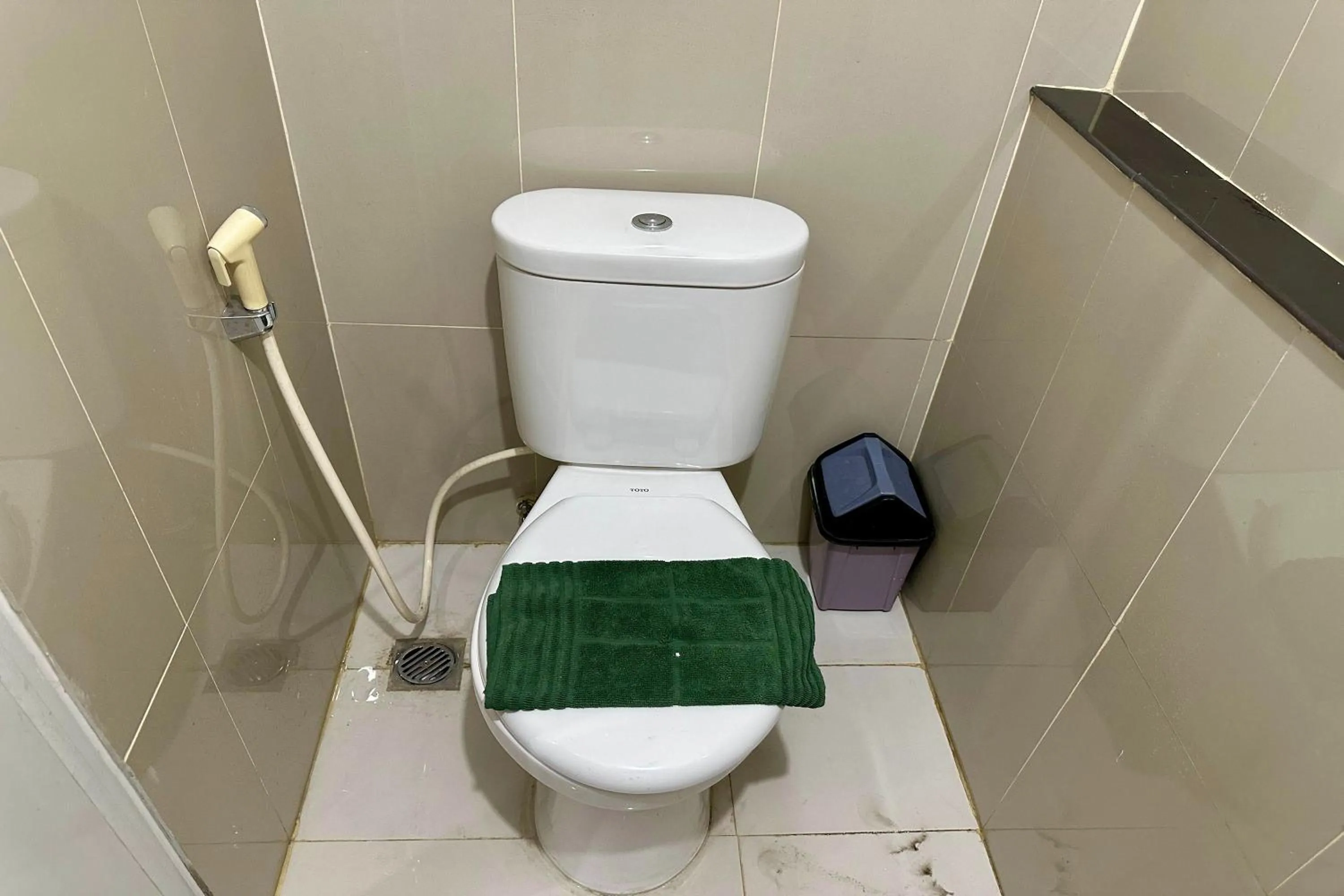 Bathroom in Majestic Point Serpong by Nature