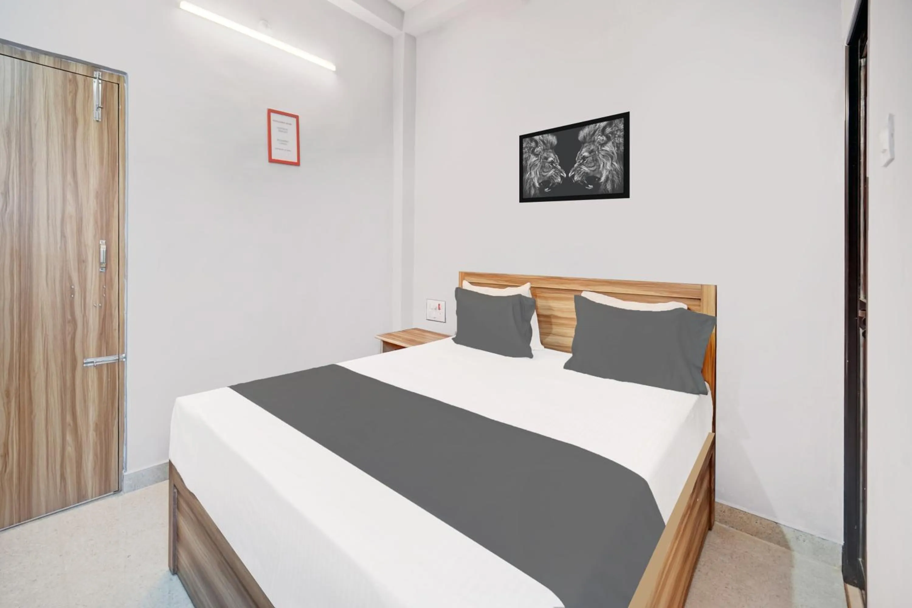 Bedroom in HOTEL O ROYAL GUEST HOUSE