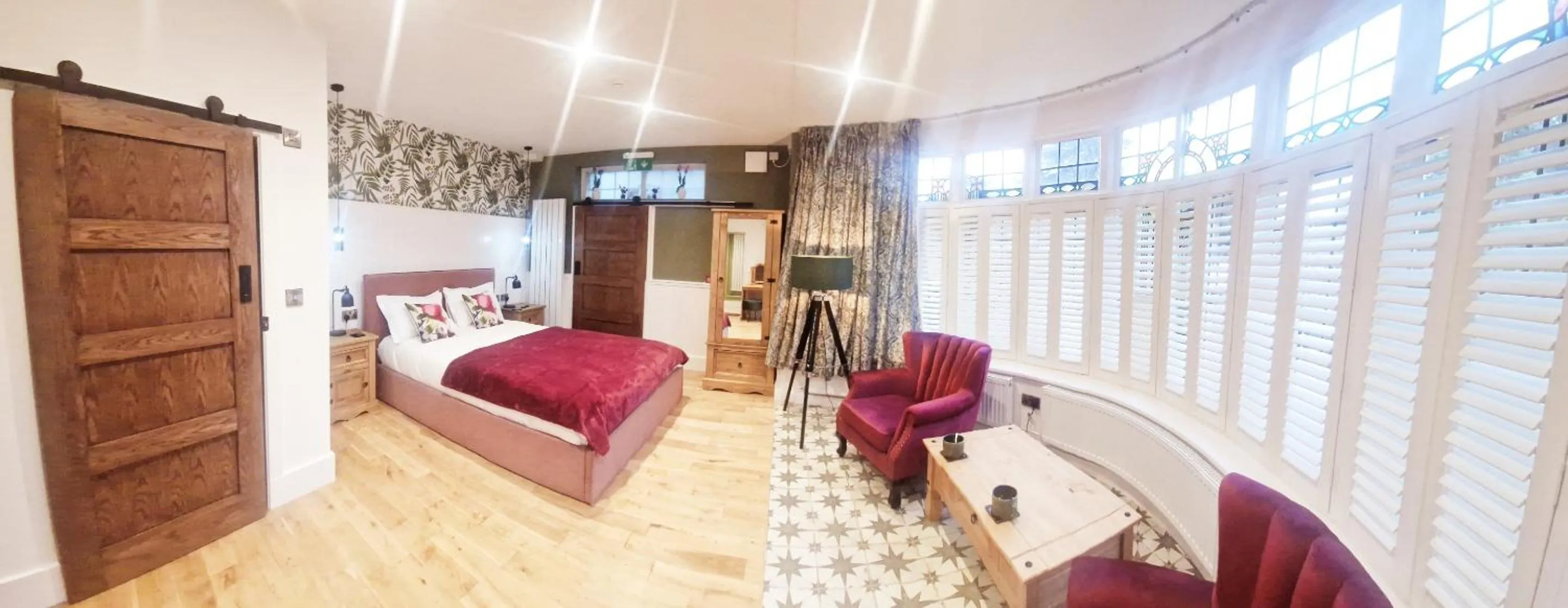 Bedroom, Bed in Burton Stone Inn