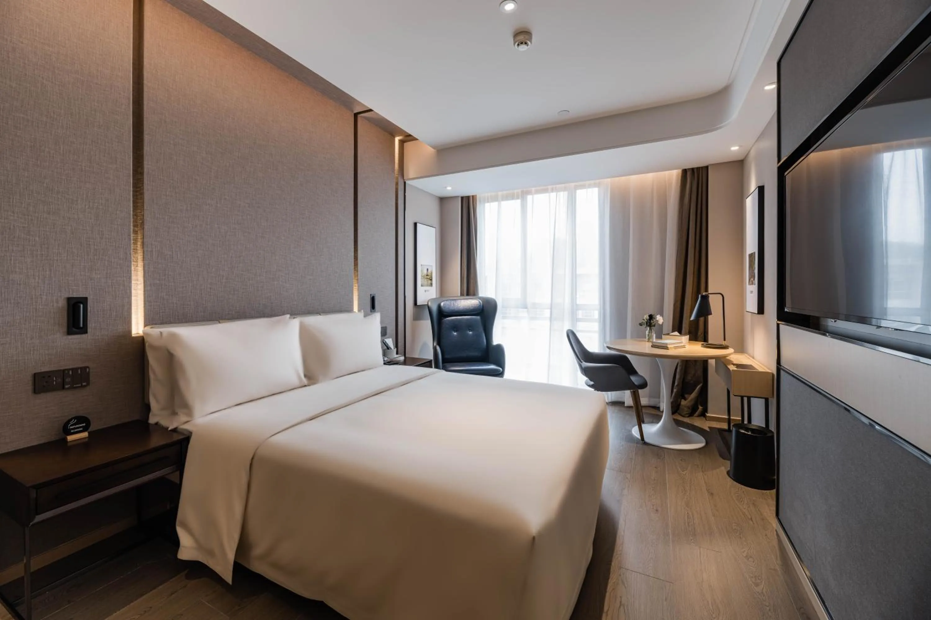 Photo of the whole room, Bed in Atour Hotel Hangzhou Xixi Vally Tianmushan Road