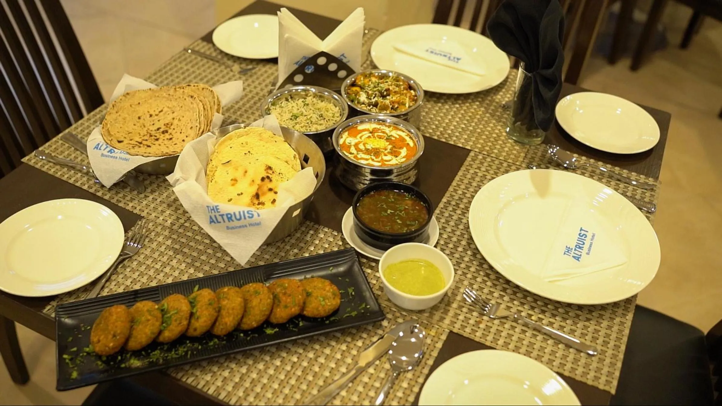 Restaurant/places to eat in The Altruist Hotel Kharadi