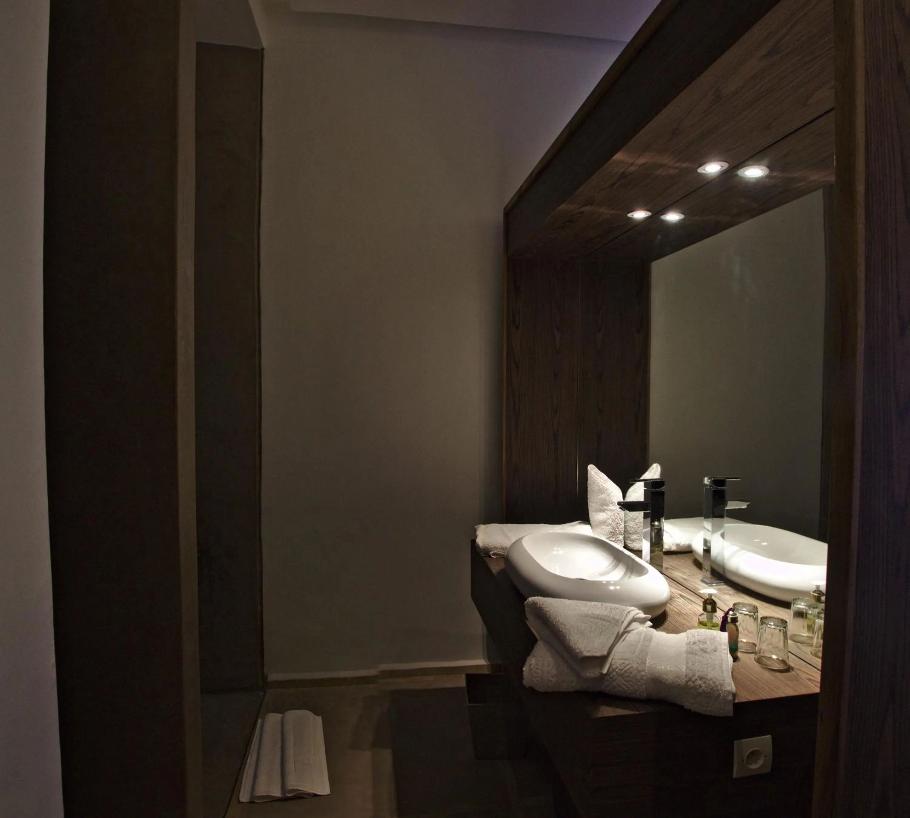 Bathroom in Riad Maialou & SPA