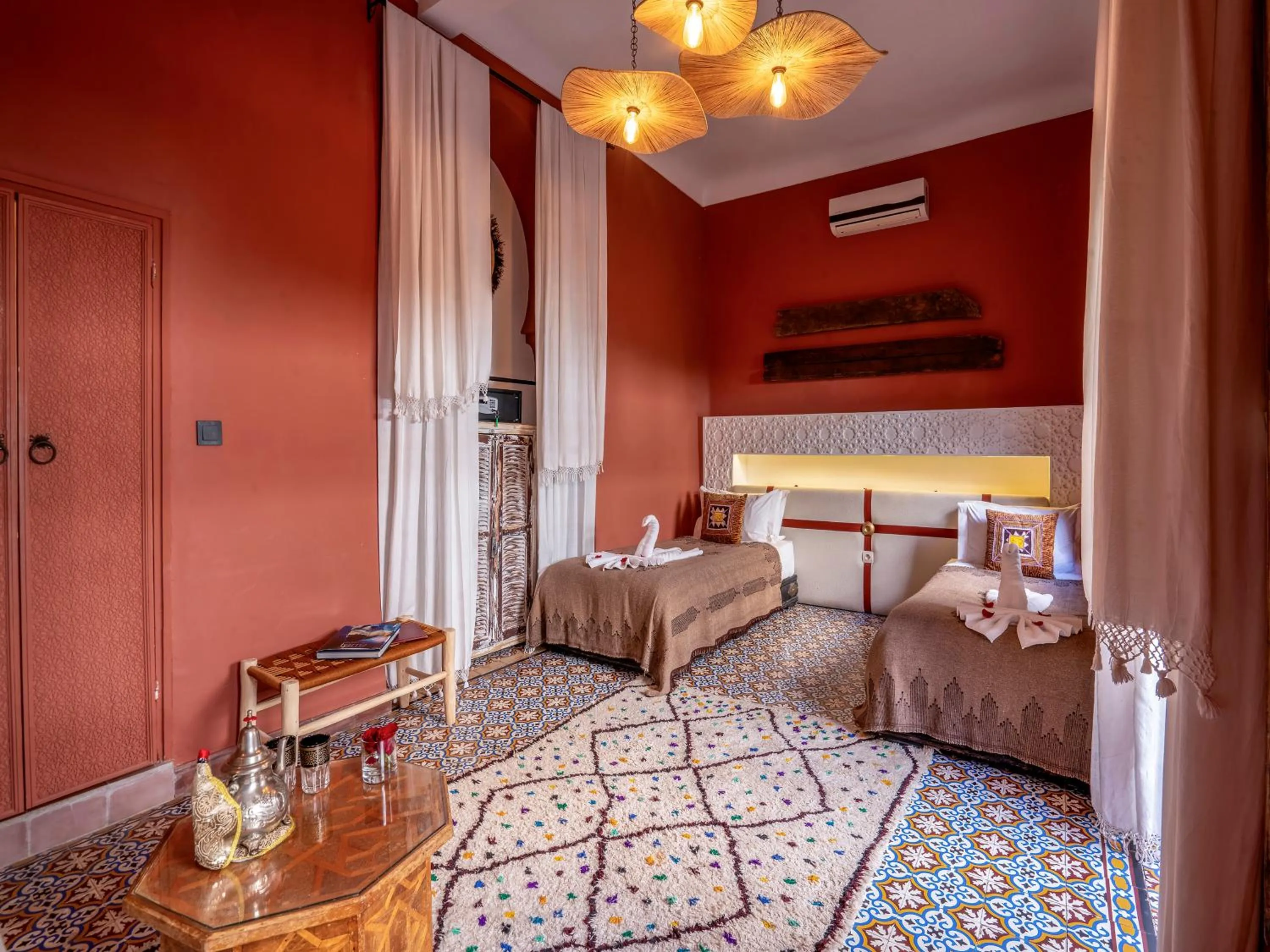 Bed in Riad Maialou & SPA