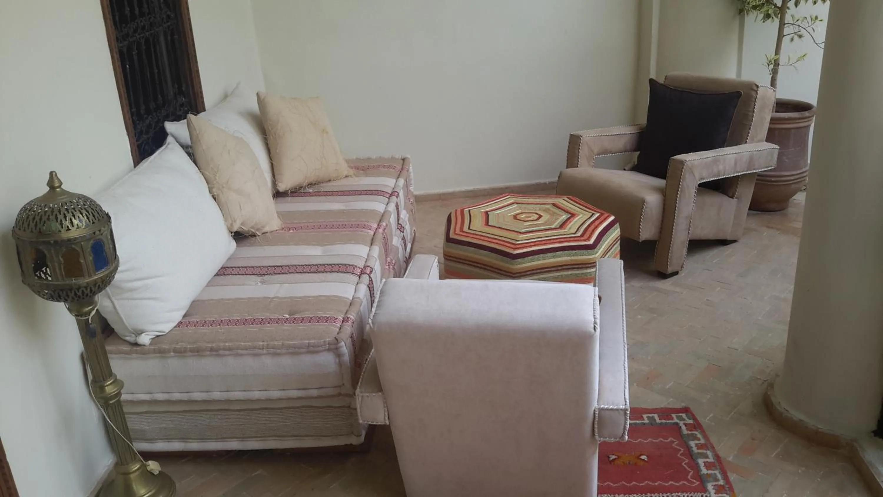 Living room, Bed in Riad Maialou & SPA