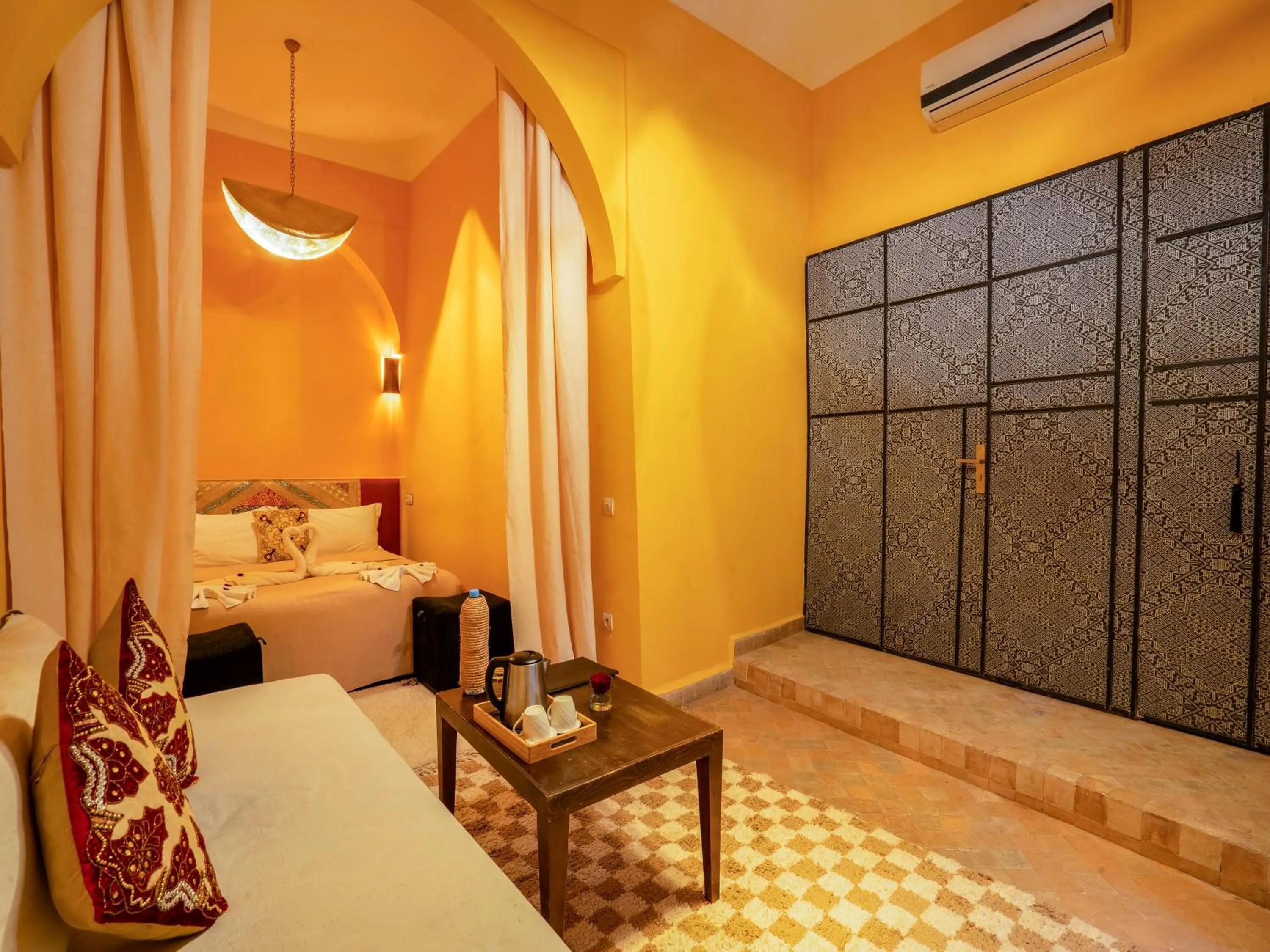 Photo of the whole room, Bed in Riad Maialou & SPA