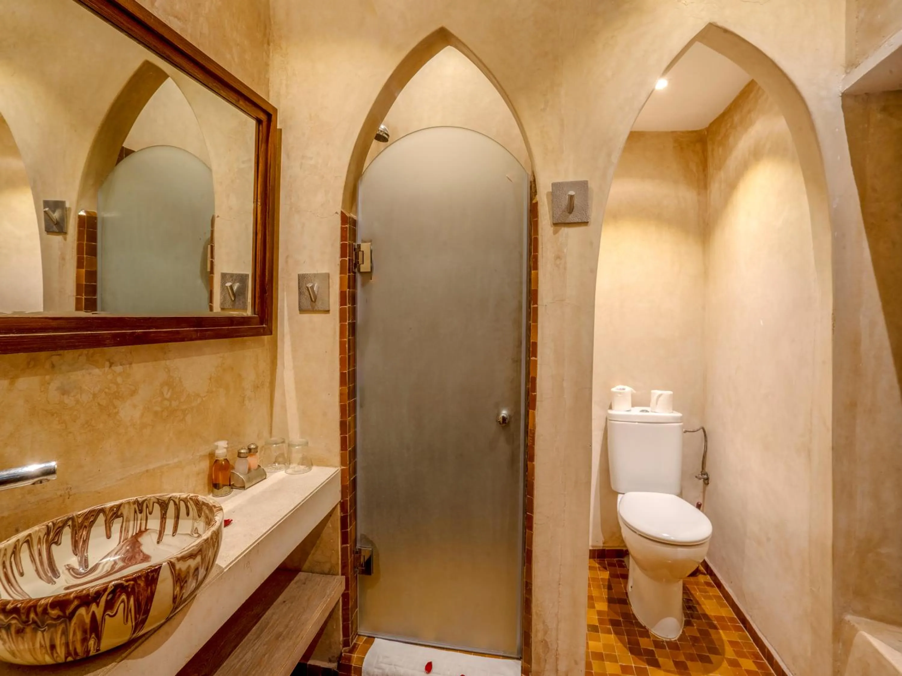 Bathroom in Riad Maialou & SPA