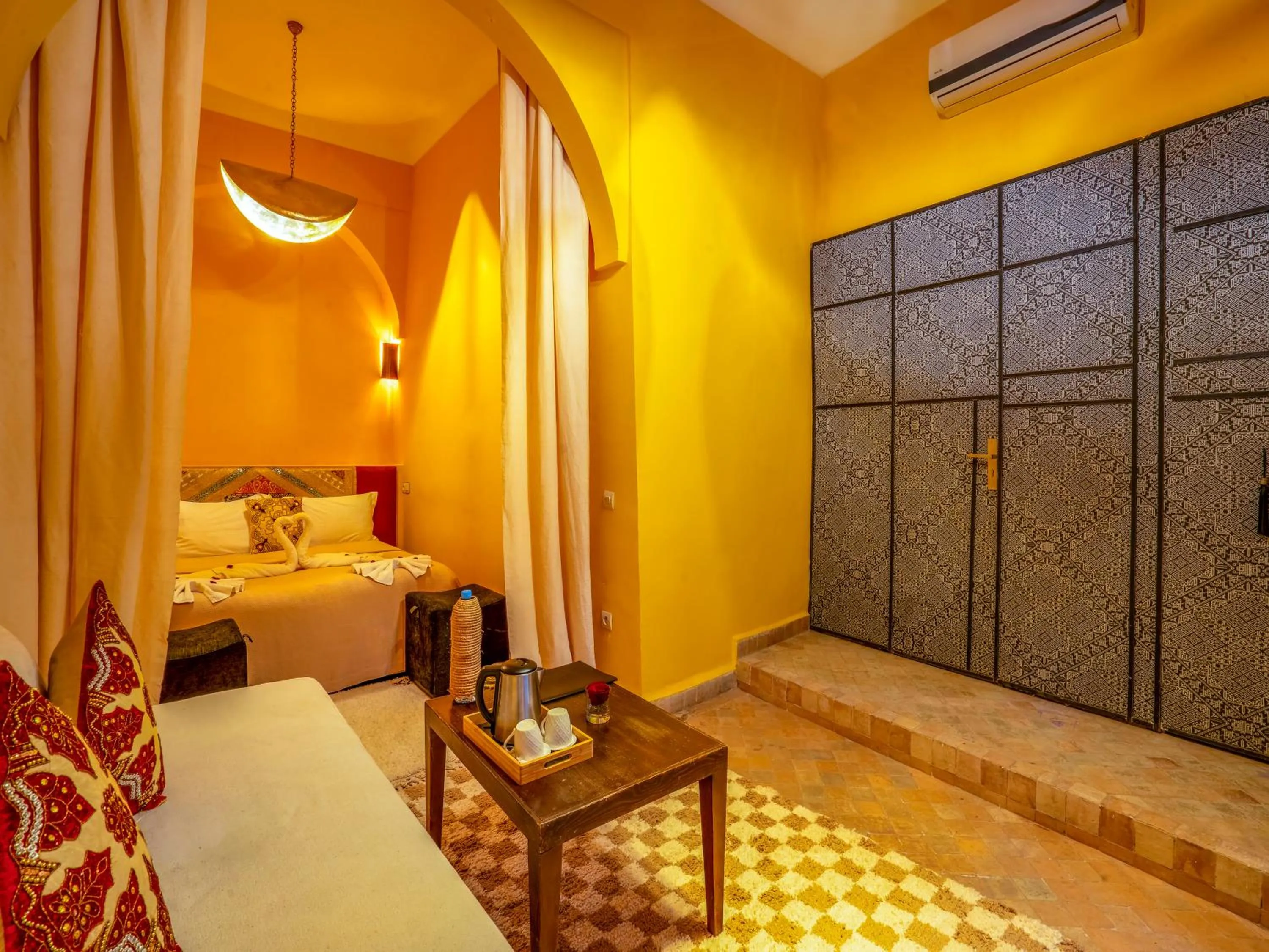 Bedroom, Bed in Riad Maialou & SPA