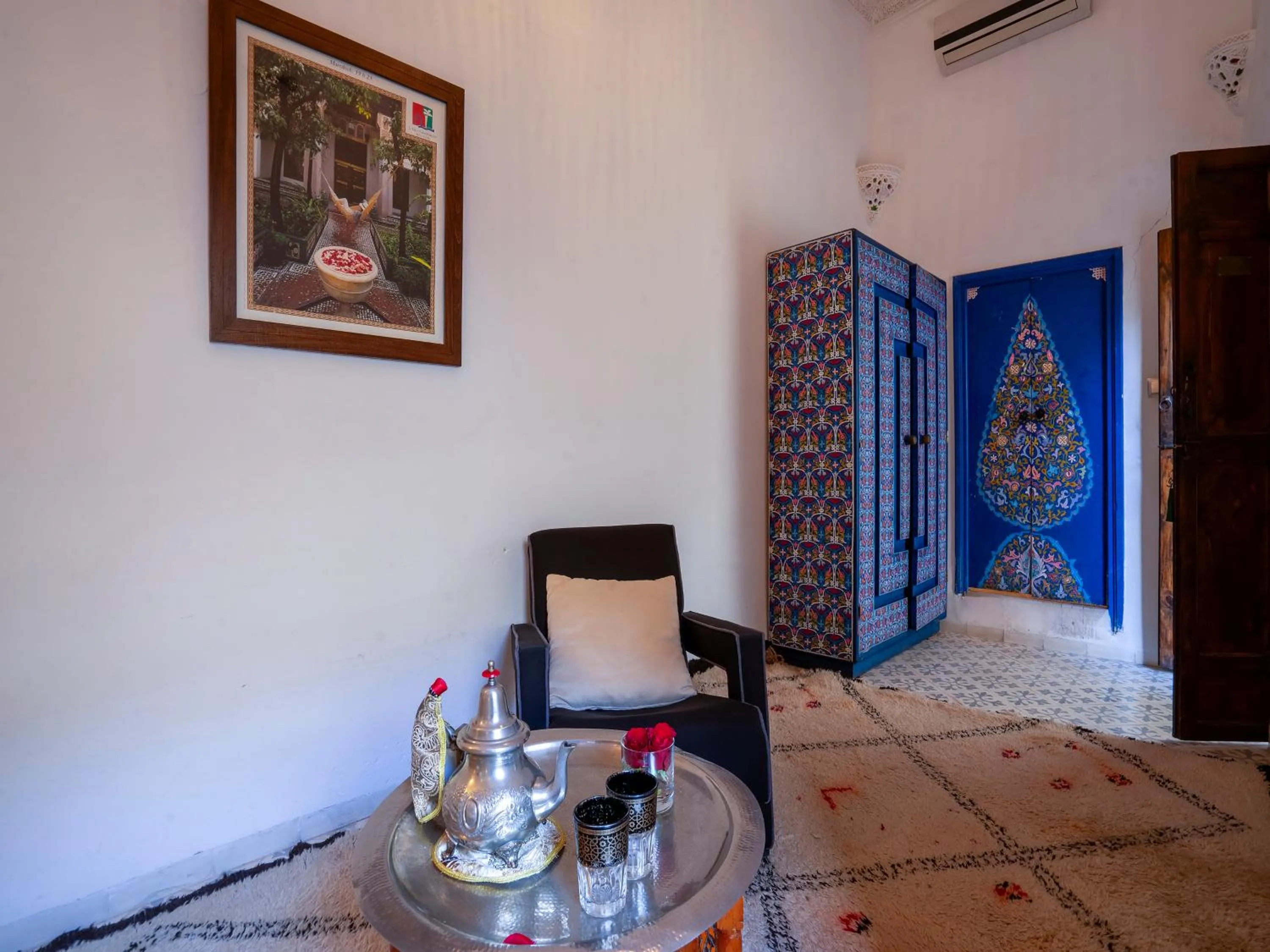 Seating area, Bed in Riad Maialou & SPA