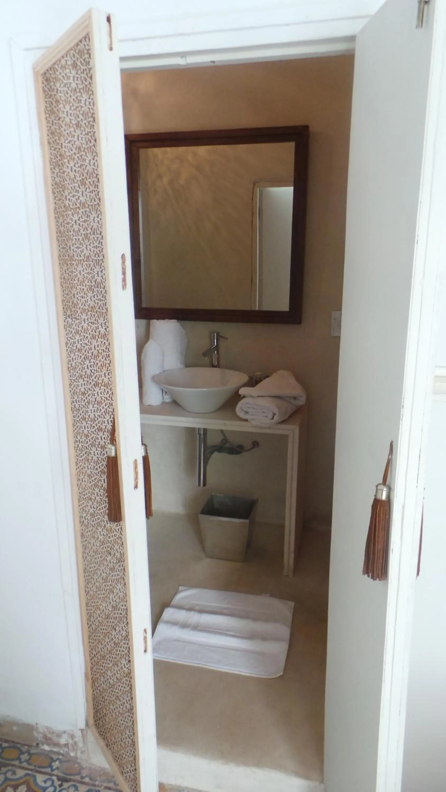 Bathroom in Riad Maialou & SPA