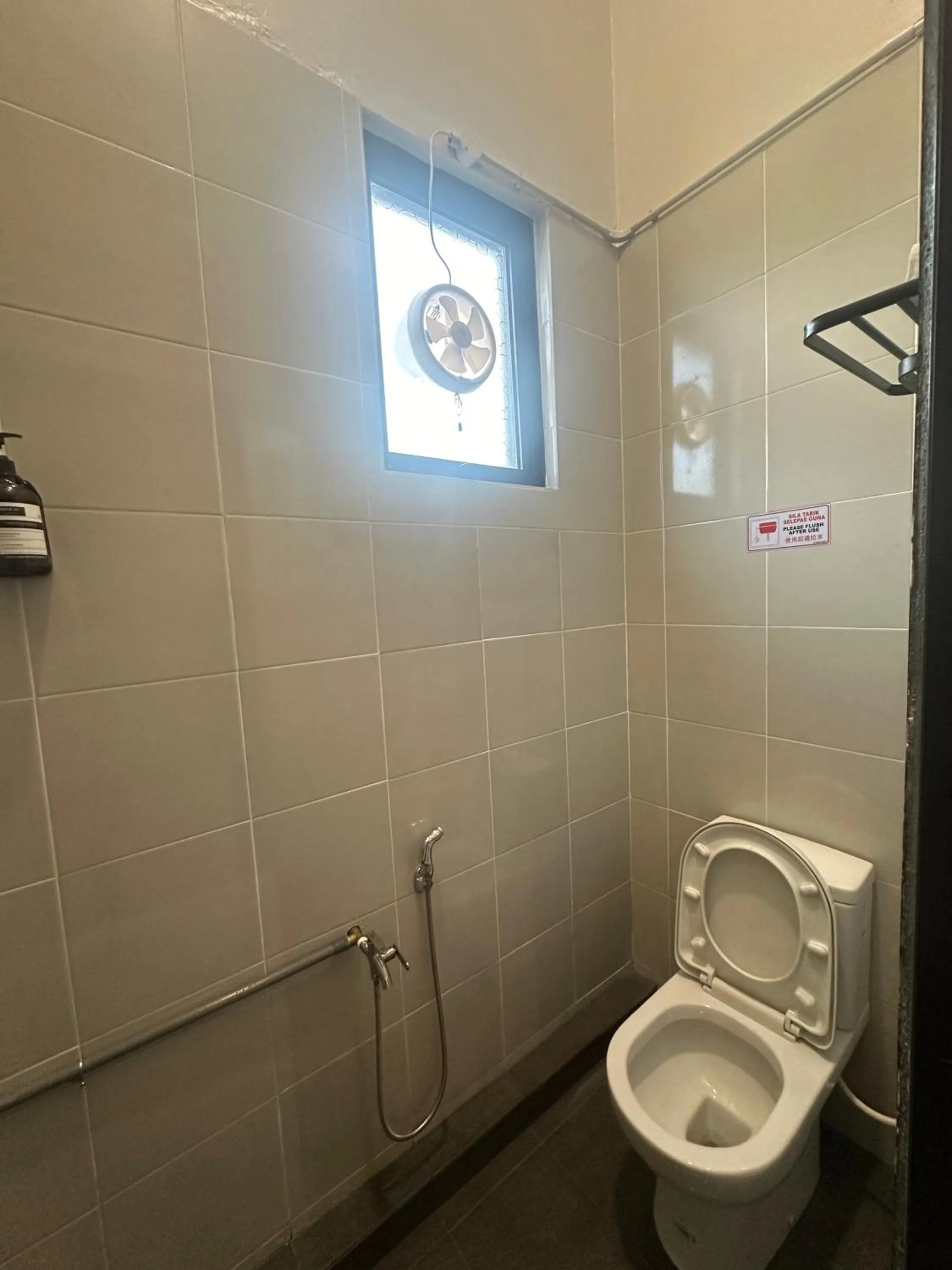 Shower in Be Right Back Loft - Alma