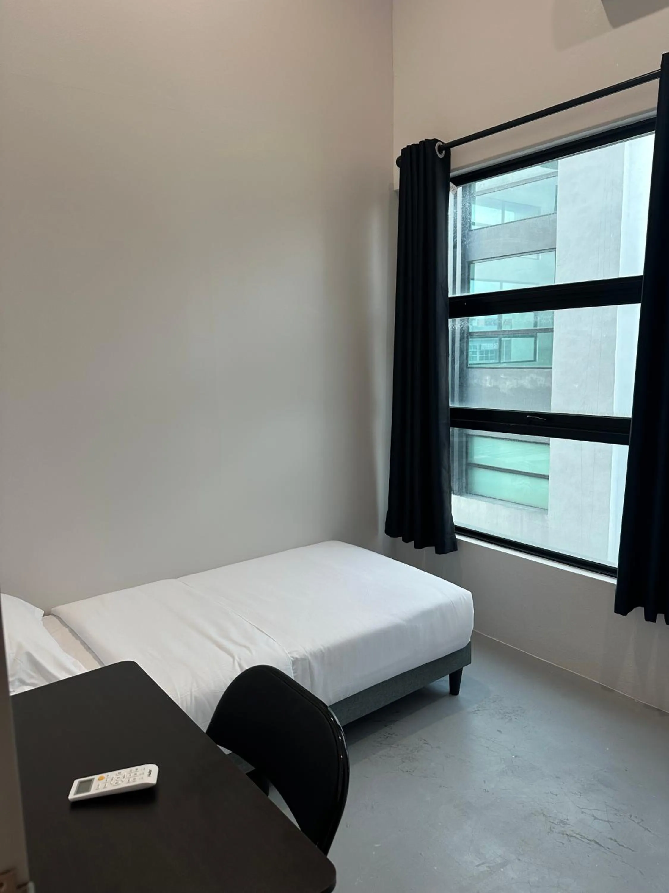 Bed in Be Right Back Loft - Alma