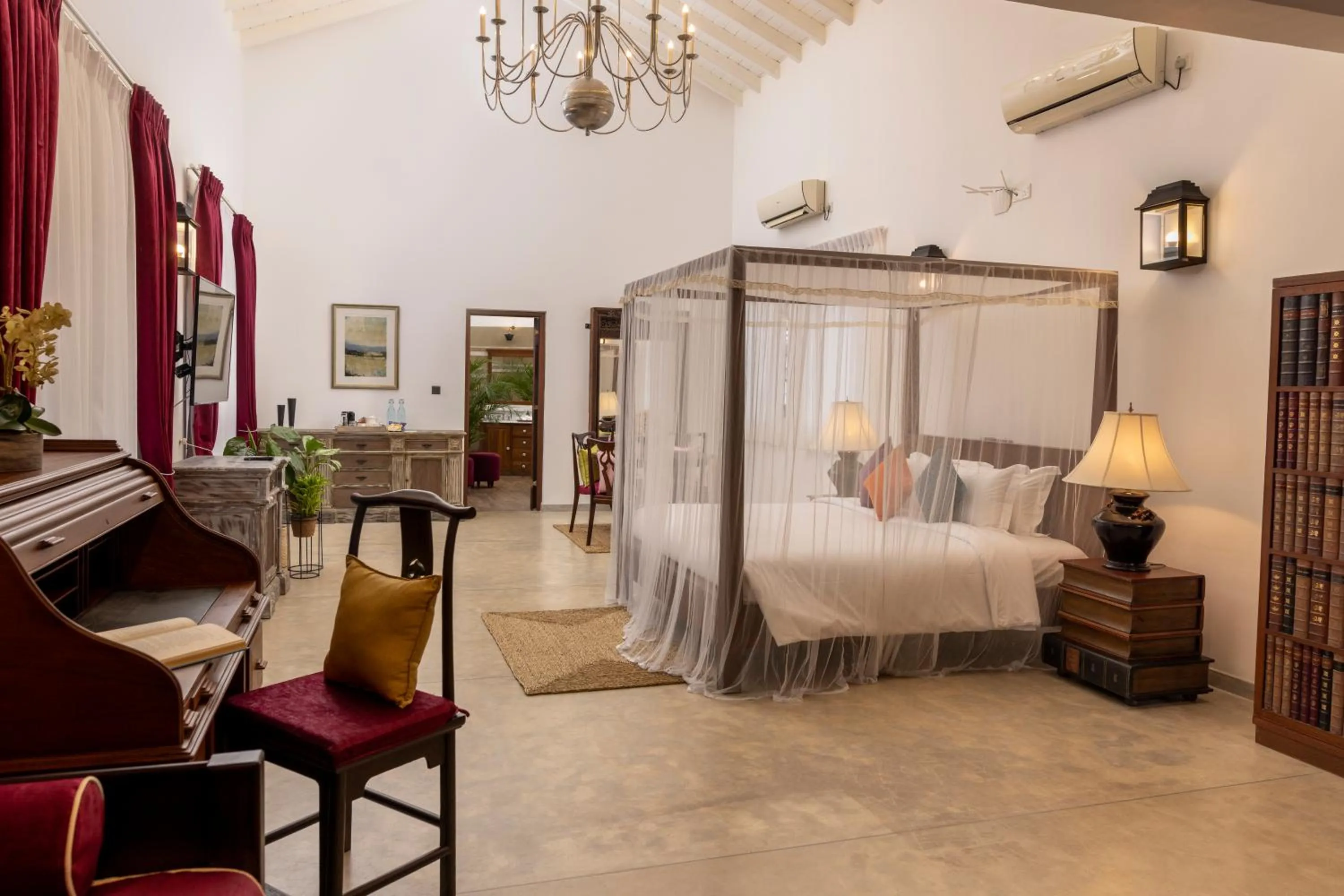 Bedroom, Bed in La Maison de Colombo