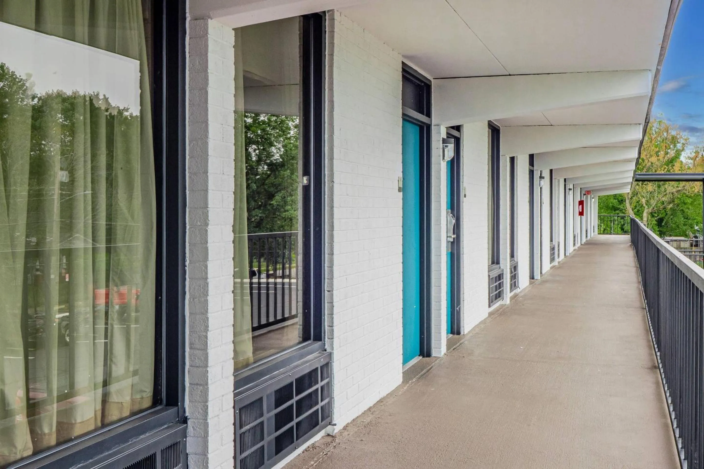 Property building in Clarion Pointe Winston - Salem Downtown