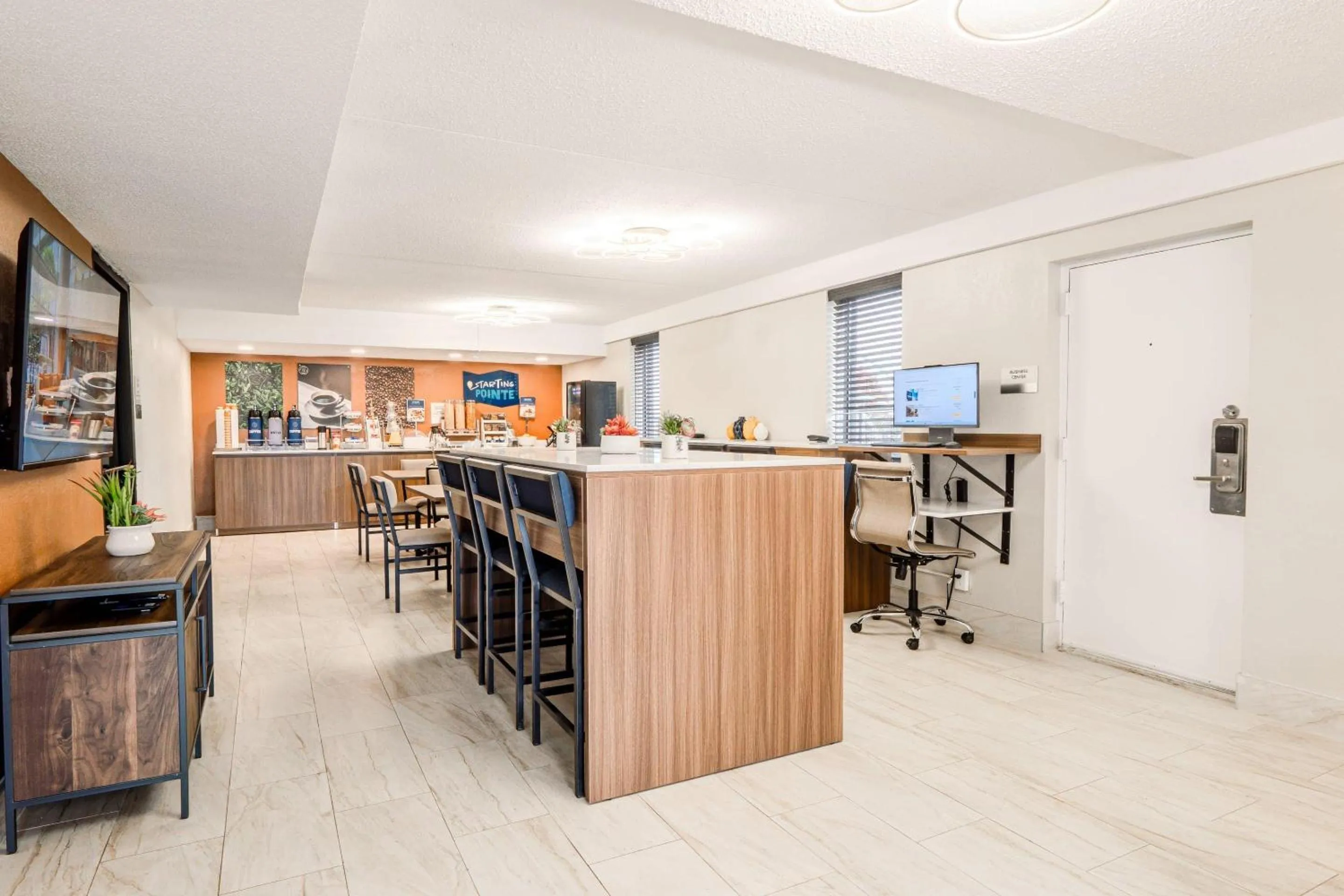 Breakfast in Clarion Pointe Winston - Salem Downtown