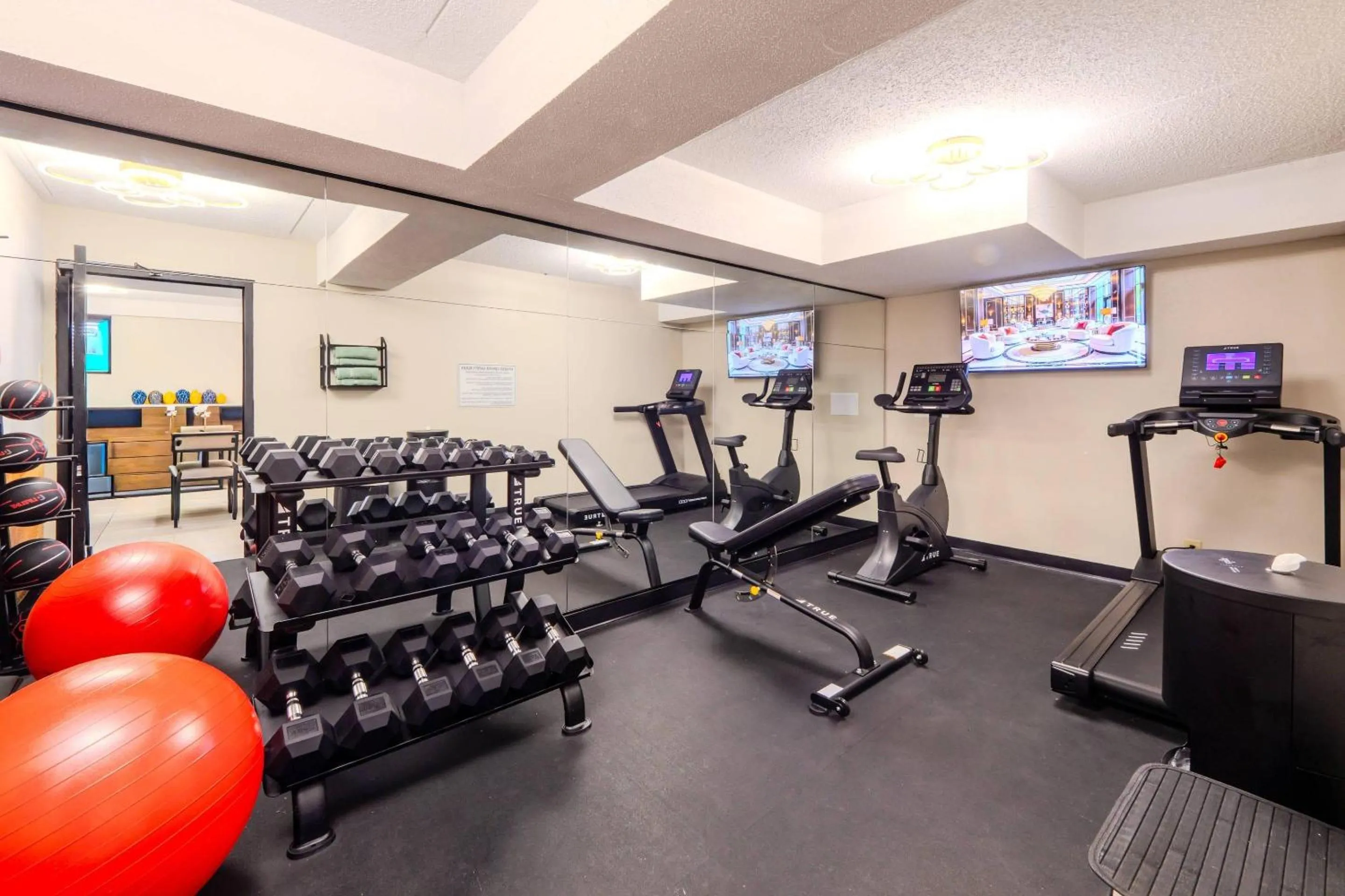 Fitness centre/facilities in Clarion Pointe Winston - Salem Downtown