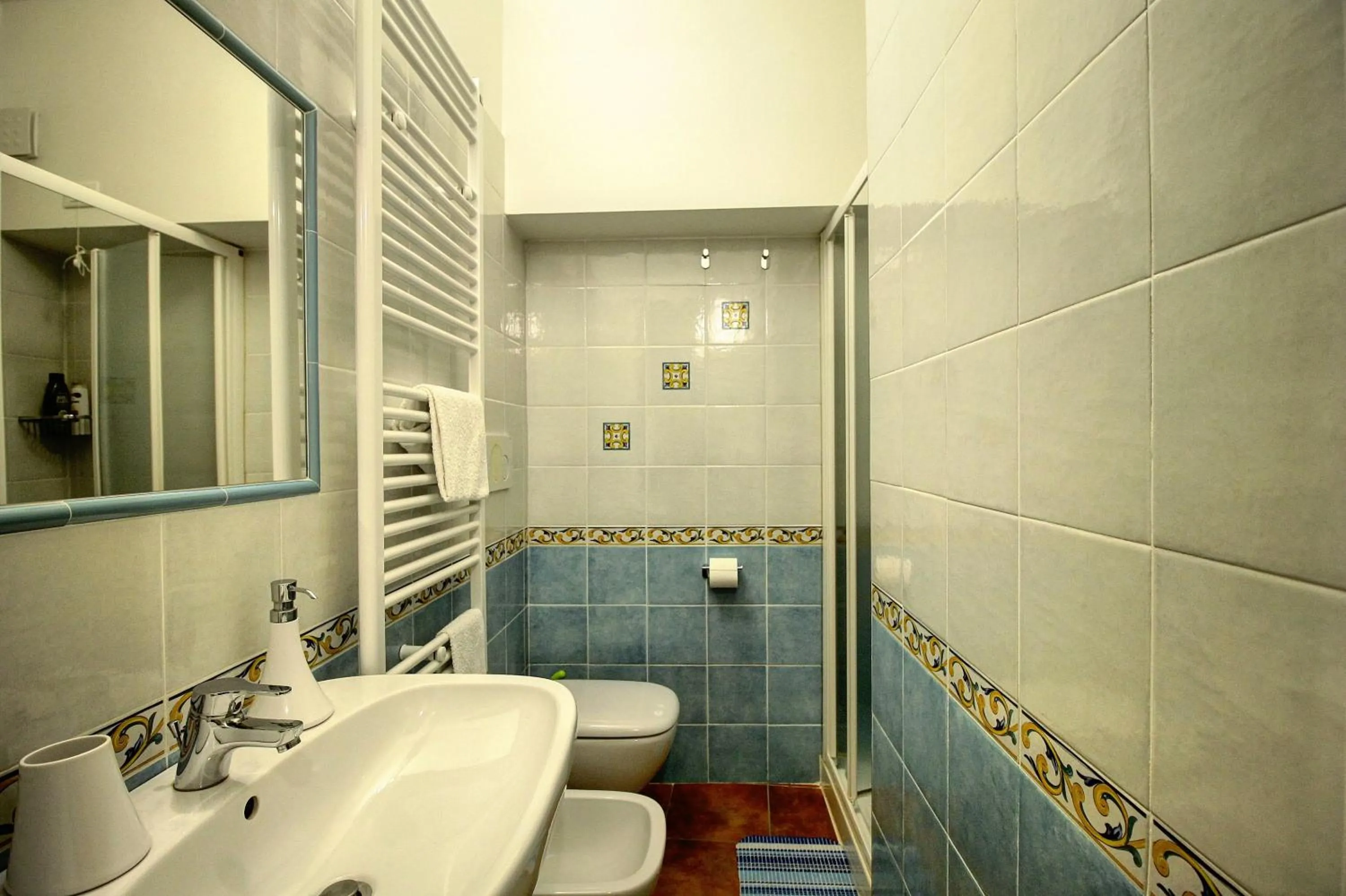 Shower in B&B In Centro a Pacentro