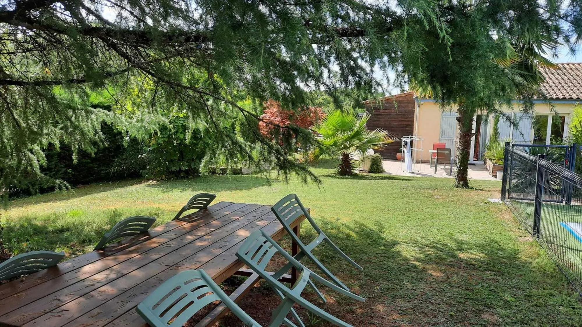 Property building in Chez Isa et Dens