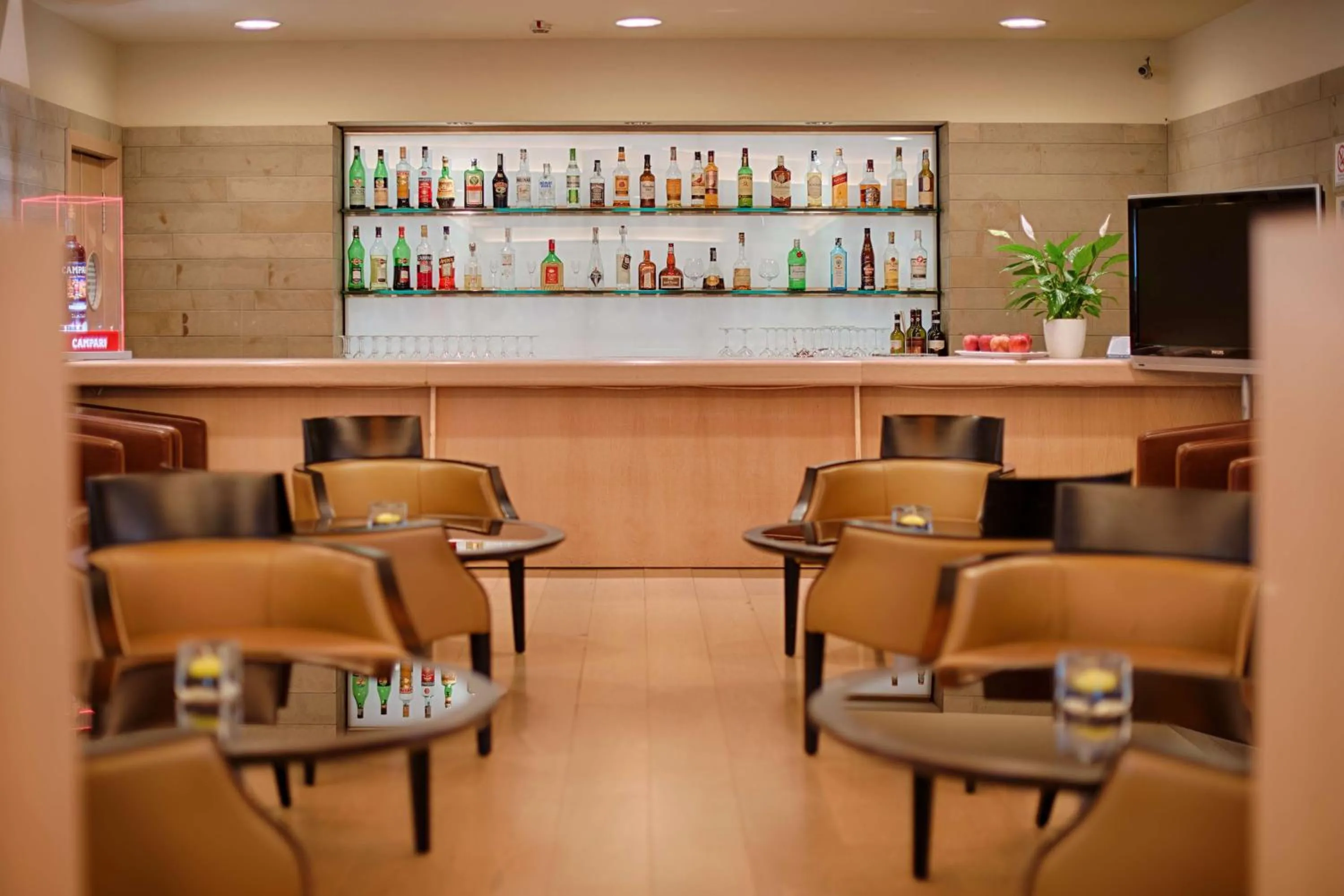Lounge or bar in NH Linate