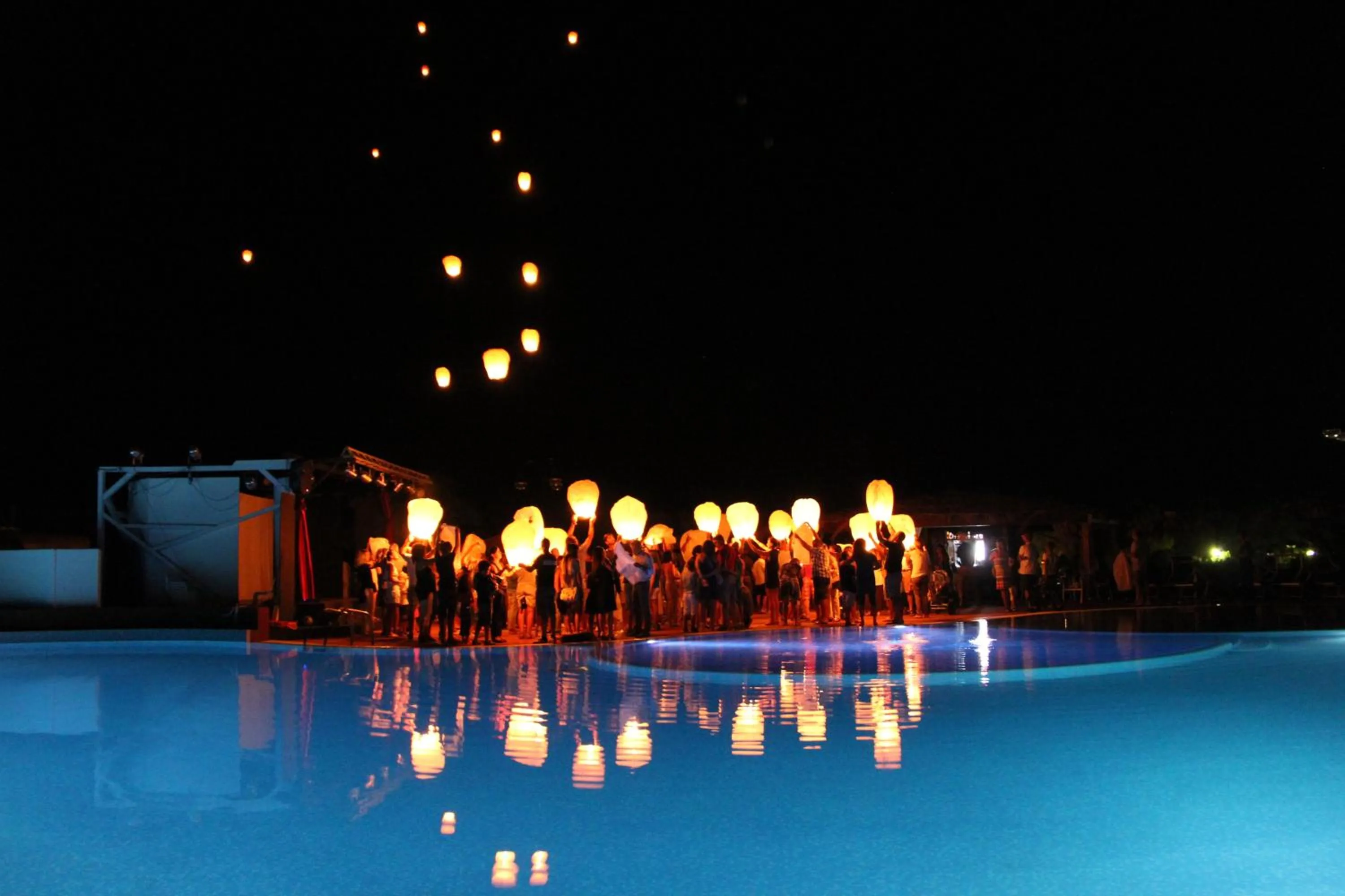 Evening entertainment in Rey beach Club