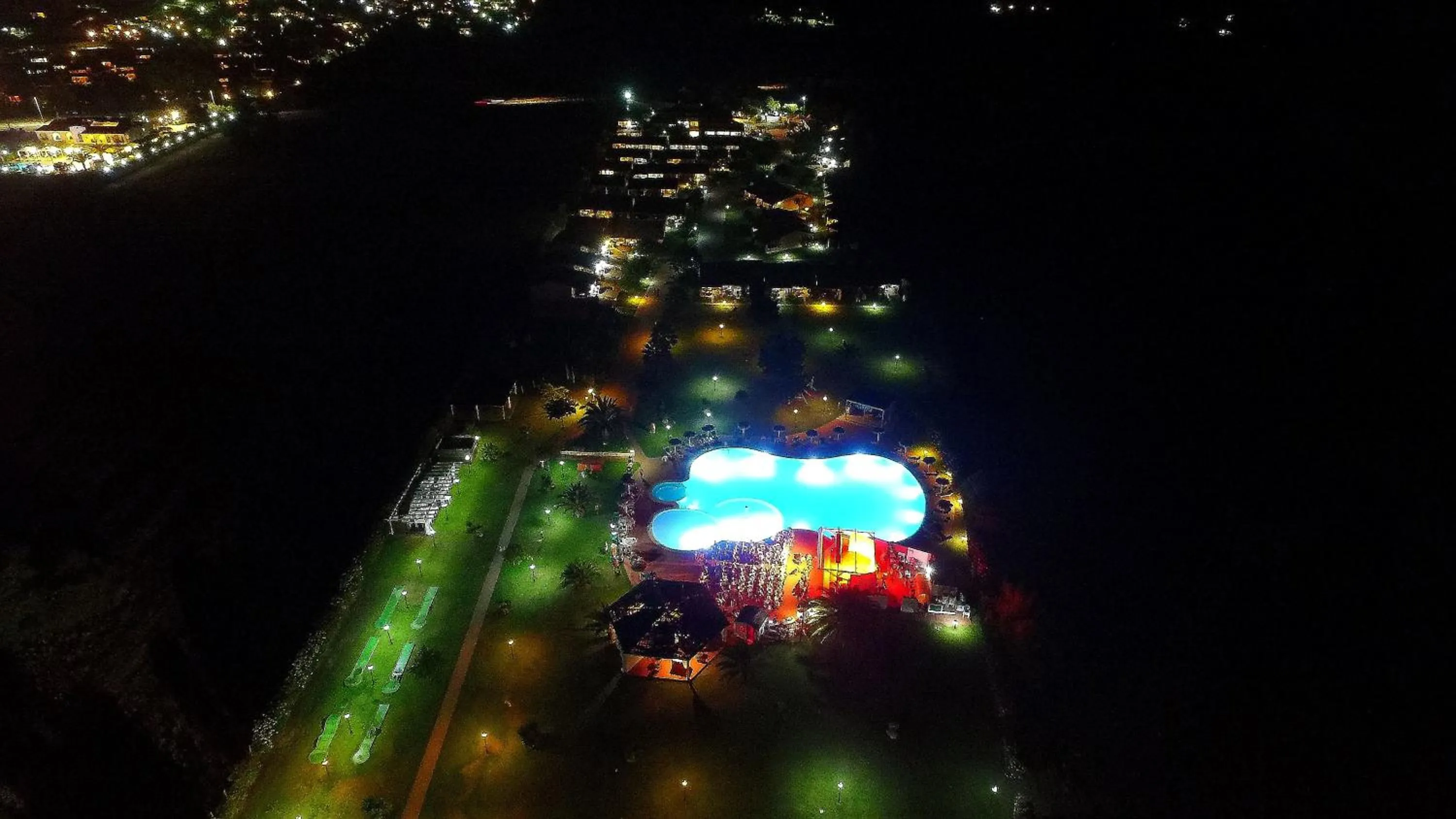 Restaurant/places to eat in Rey beach Club