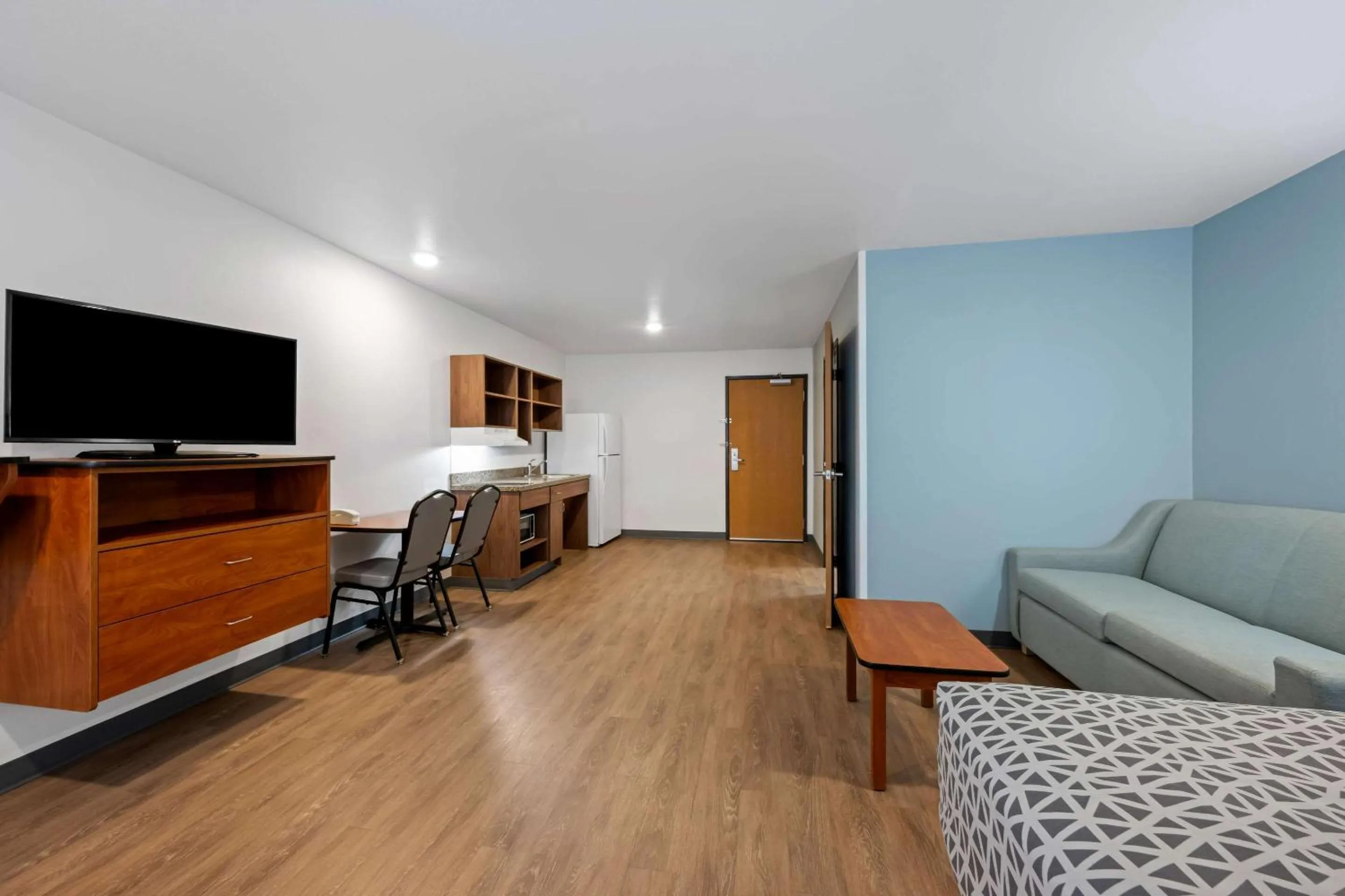 Bedroom, Bed in WoodSpring Suites Hobbs